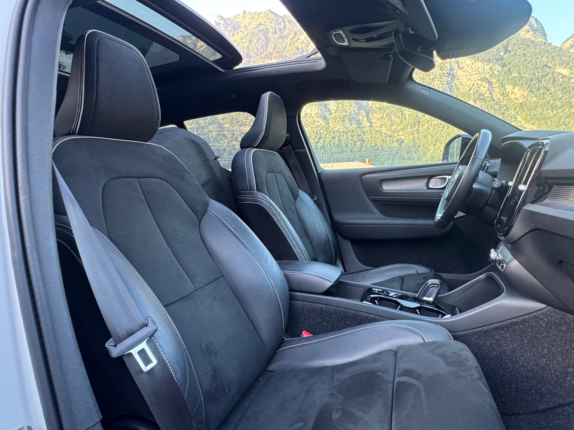 VOLVO XC40 T5 TwE R-Design Expression DCT-image-17