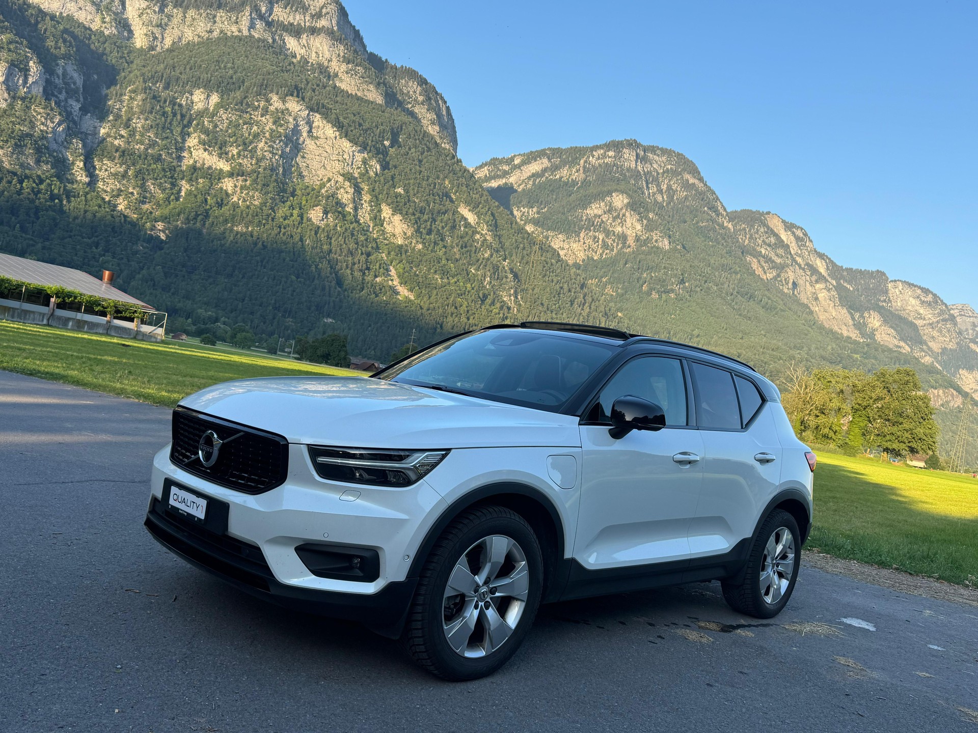 VOLVO XC40 T5 TwE R-Design Expression DCT-image-2