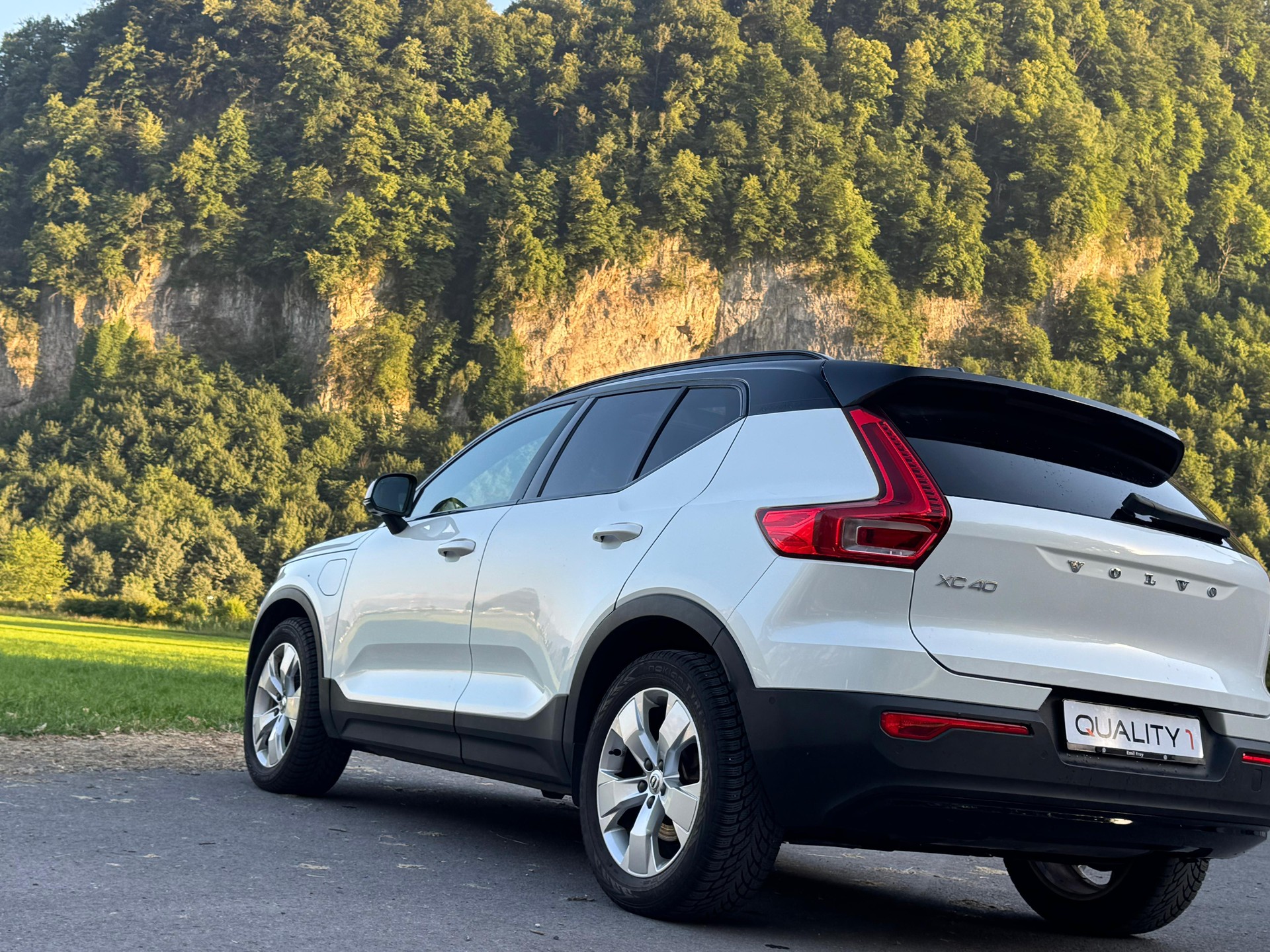 VOLVO XC40 T5 TwE R-Design Expression DCT-image-6