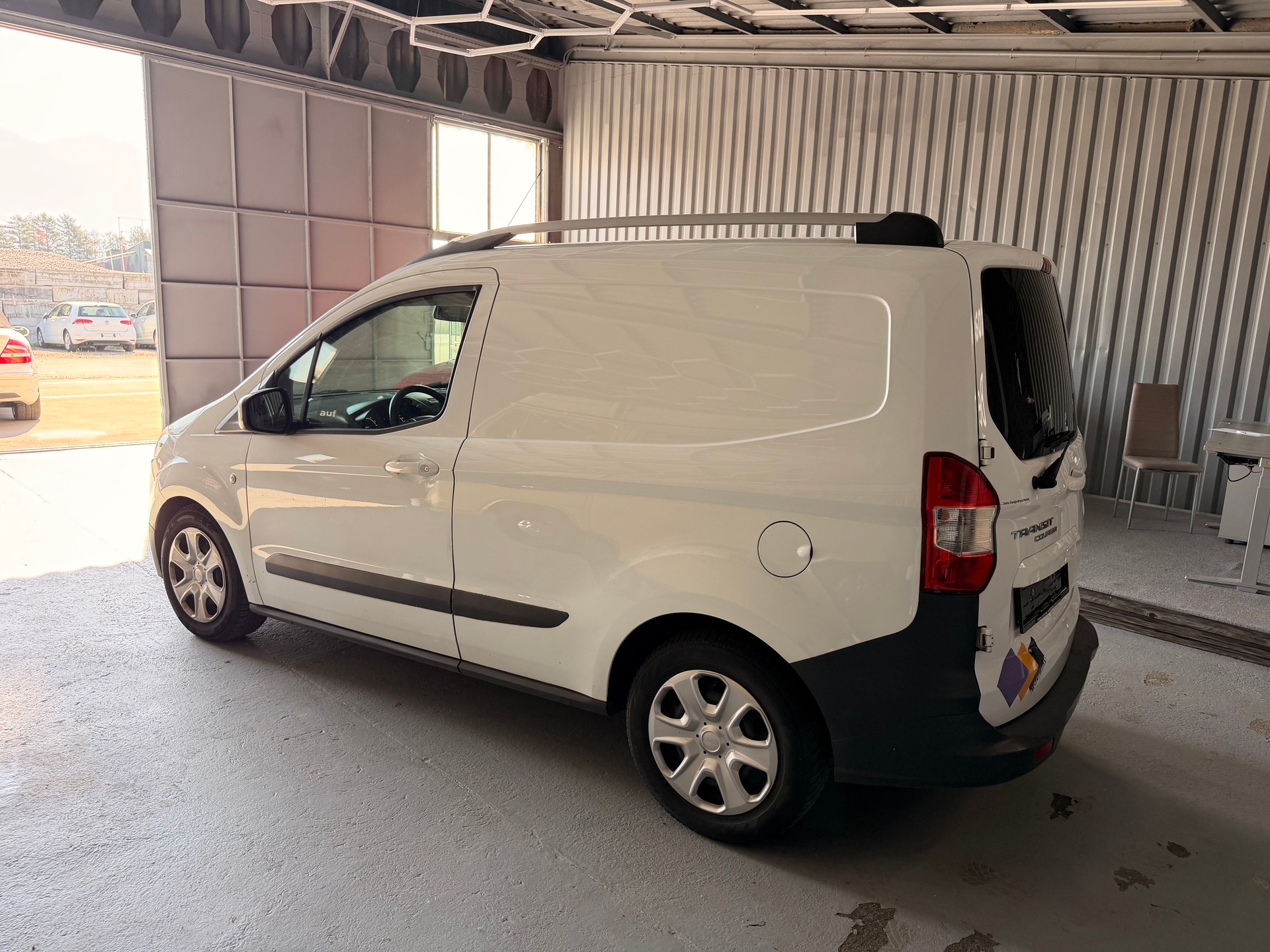 FORD Transit Courier Van 1.0 EcoBoost Trend-image-1