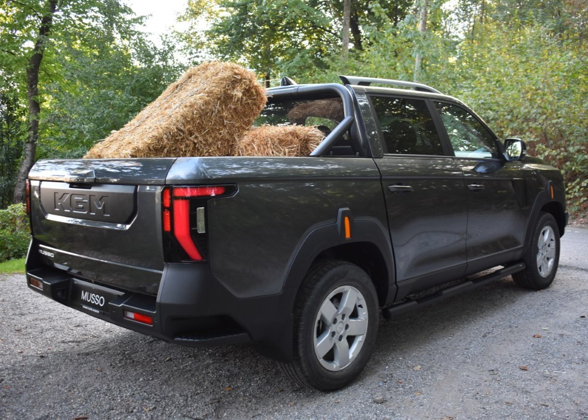 KGM-SsangYong Musso 2.2 Titanium 4WD A-image-2