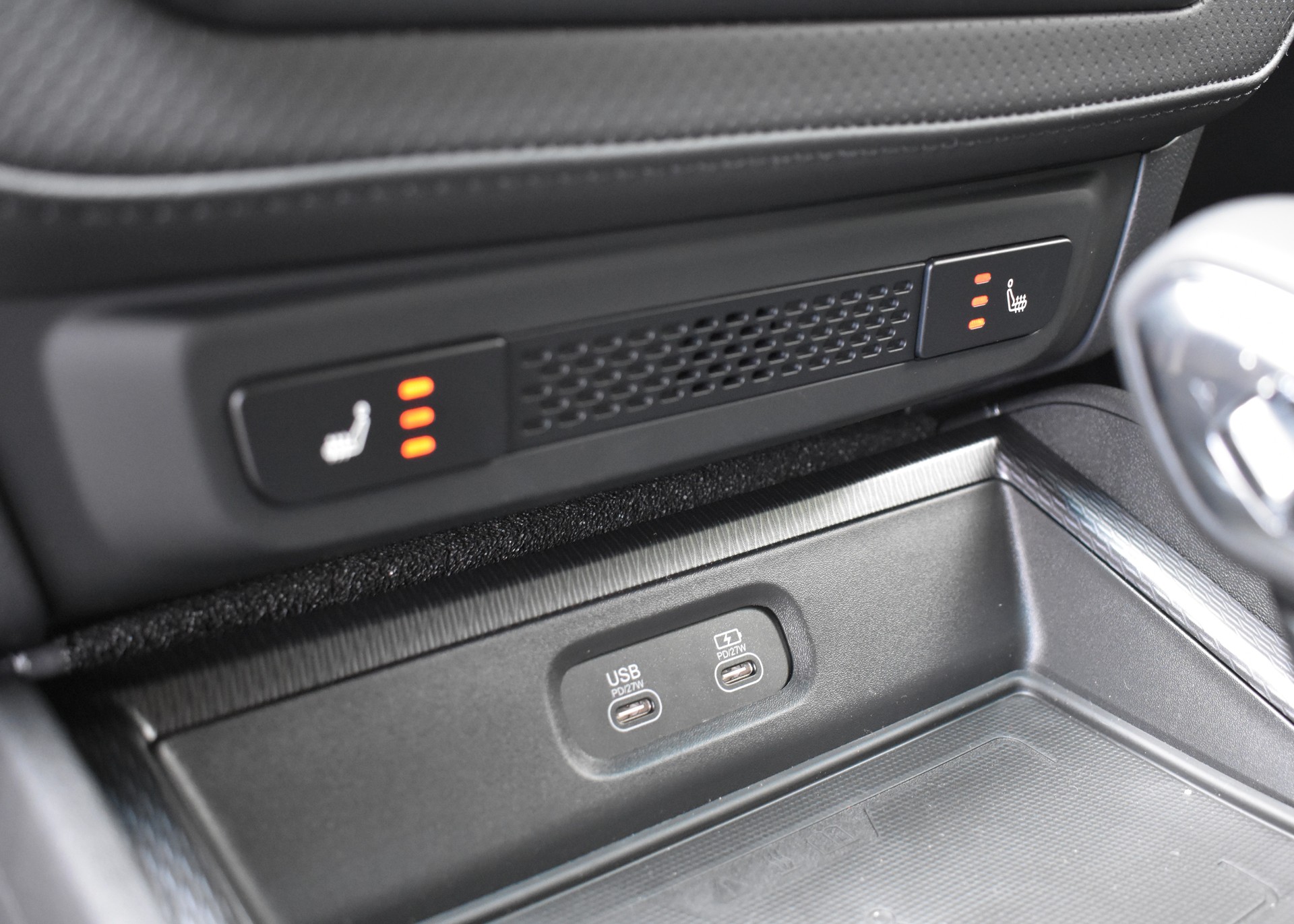 KGM-SsangYong Musso 2.2 Titanium 4WD A-image-13