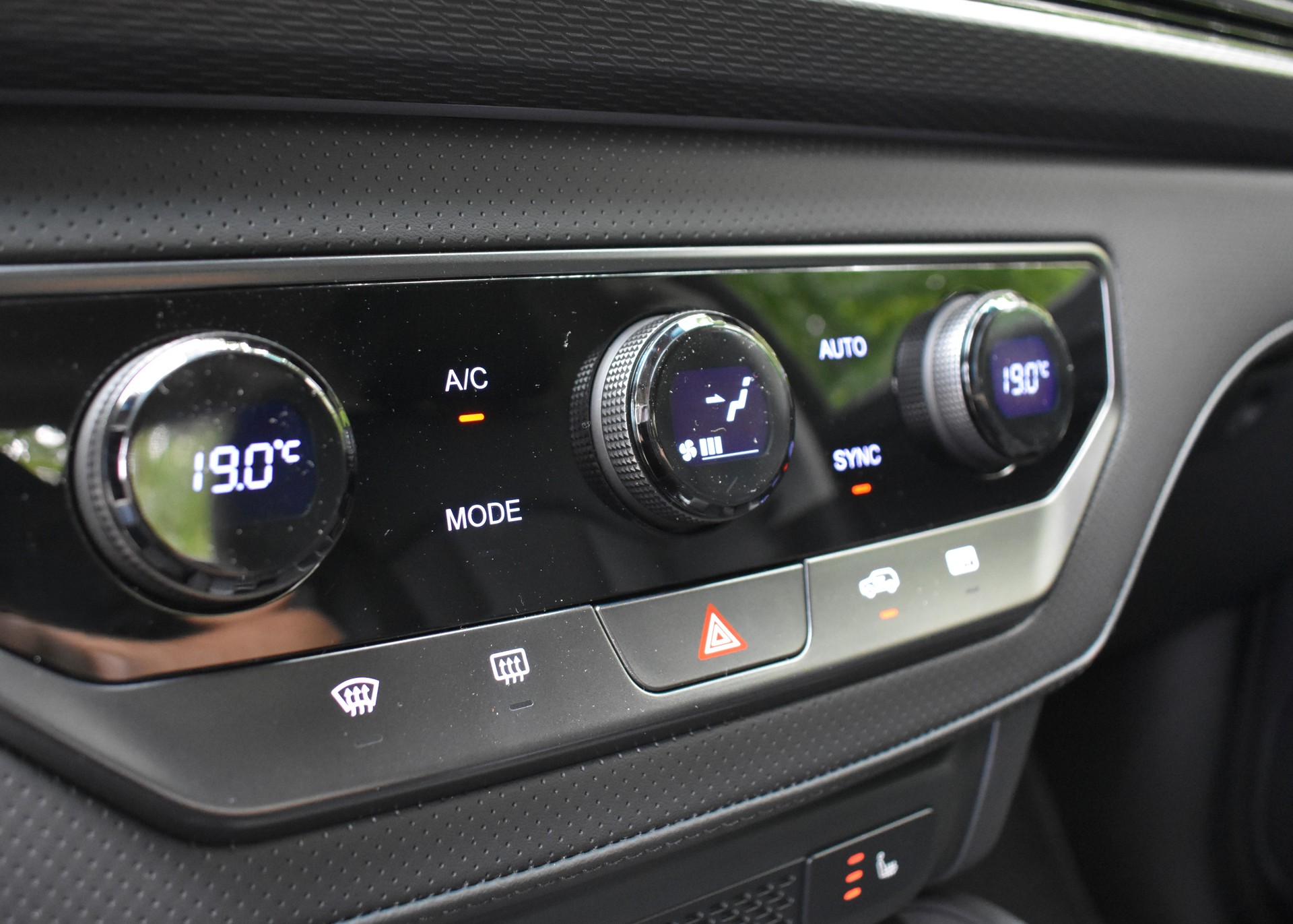 KGM-SsangYong Musso 2.2 Titanium 4WD A-image-12