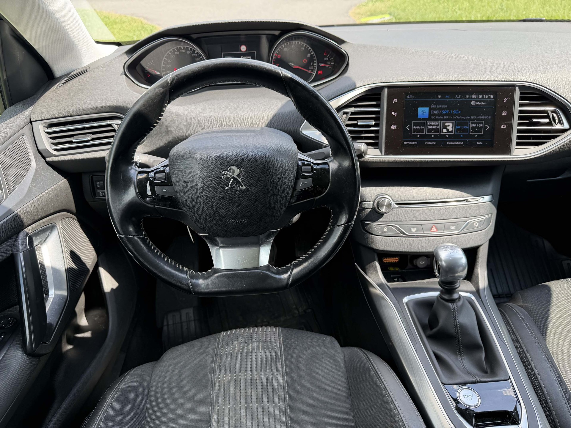 PEUGEOT 308 SW 1.2 PureTech 130 Allure S/S-image-9
