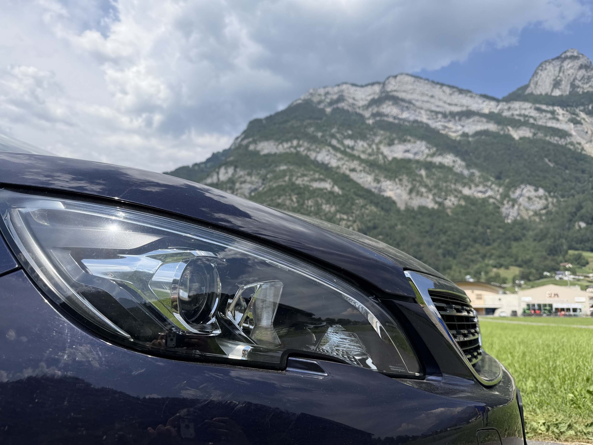 PEUGEOT 308 SW 1.2 PureTech 130 Allure S/S-image-1