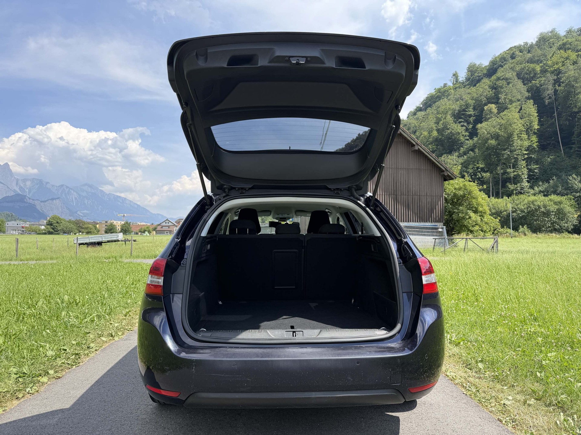 PEUGEOT 308 SW 1.2 PureTech 130 Allure S/S-image-6