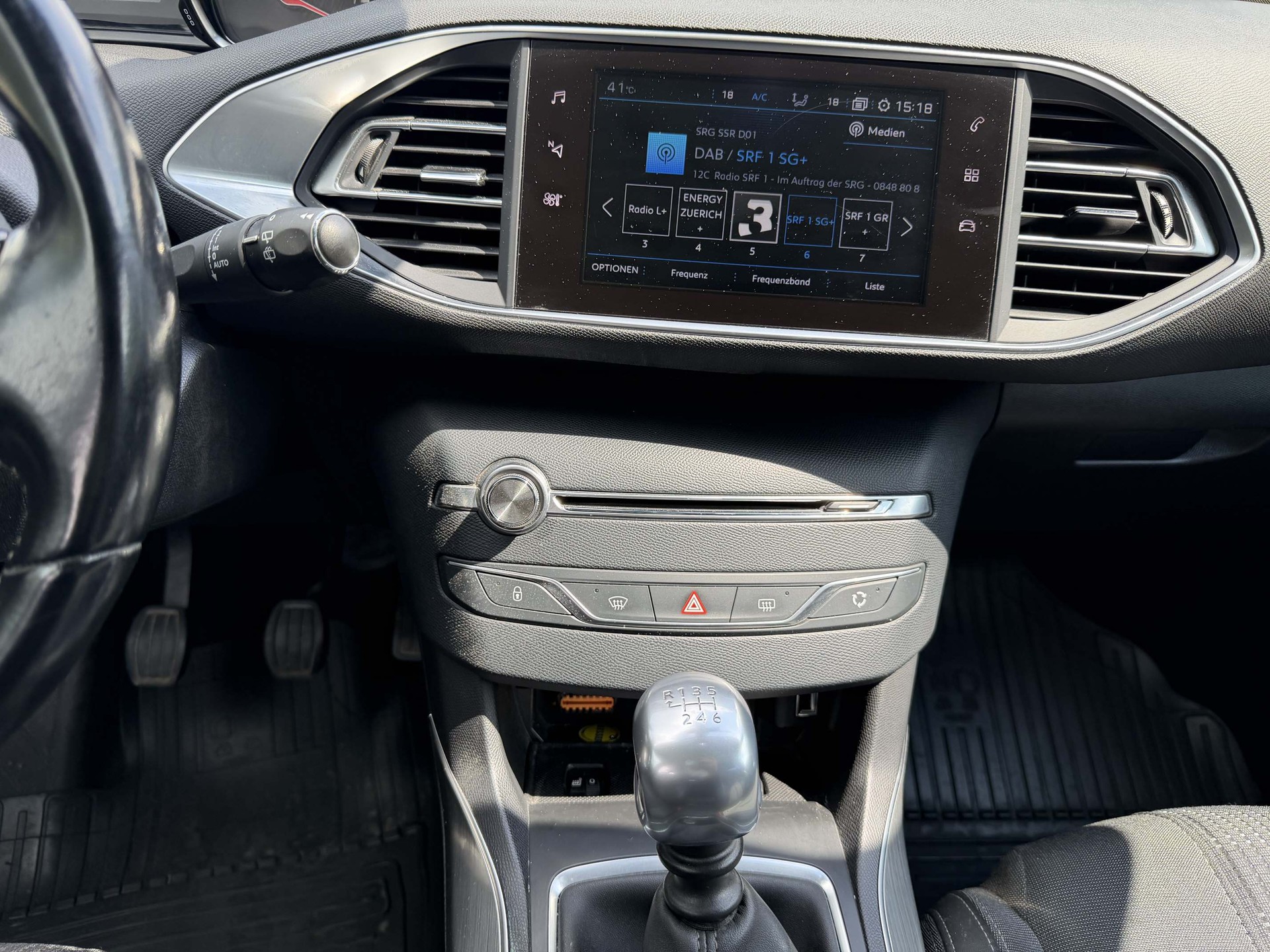 PEUGEOT 308 SW 1.2 PureTech 130 Allure S/S-image-14
