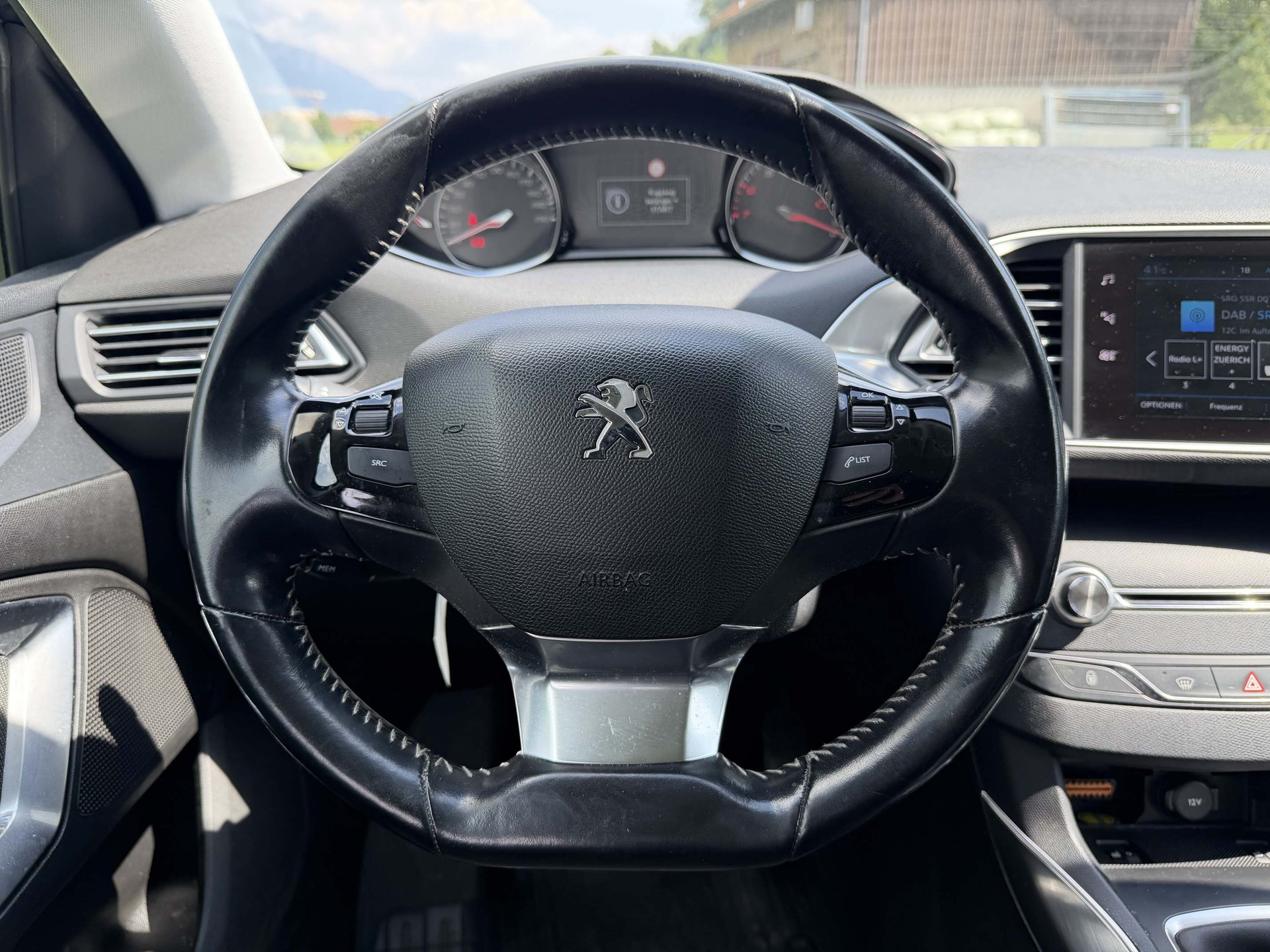 PEUGEOT 308 SW 1.2 PureTech 130 Allure S/S-image-12