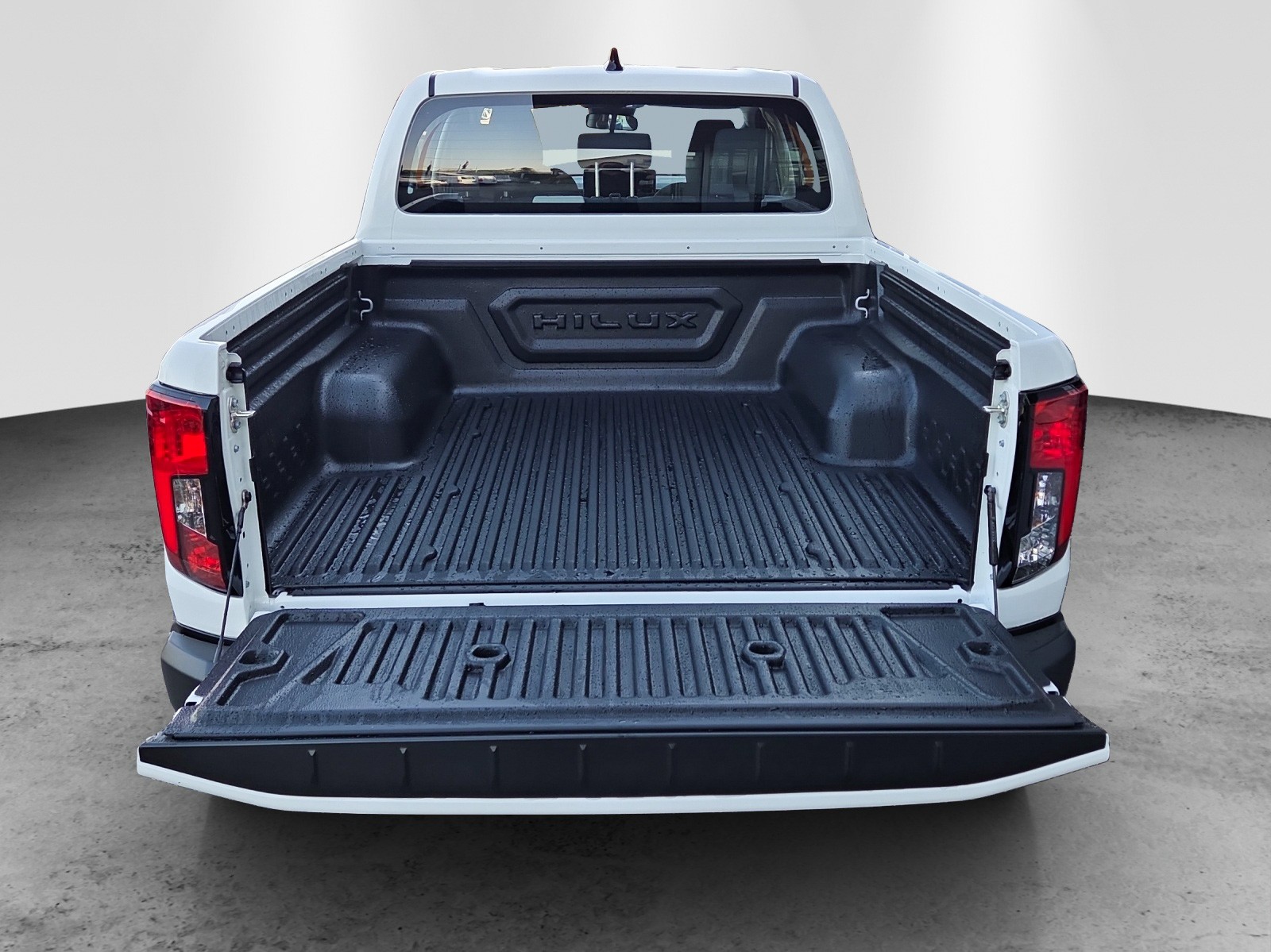 TOYOTA Hilux BEV 59.2 kWh Comfort Double Cab AWD-image-9