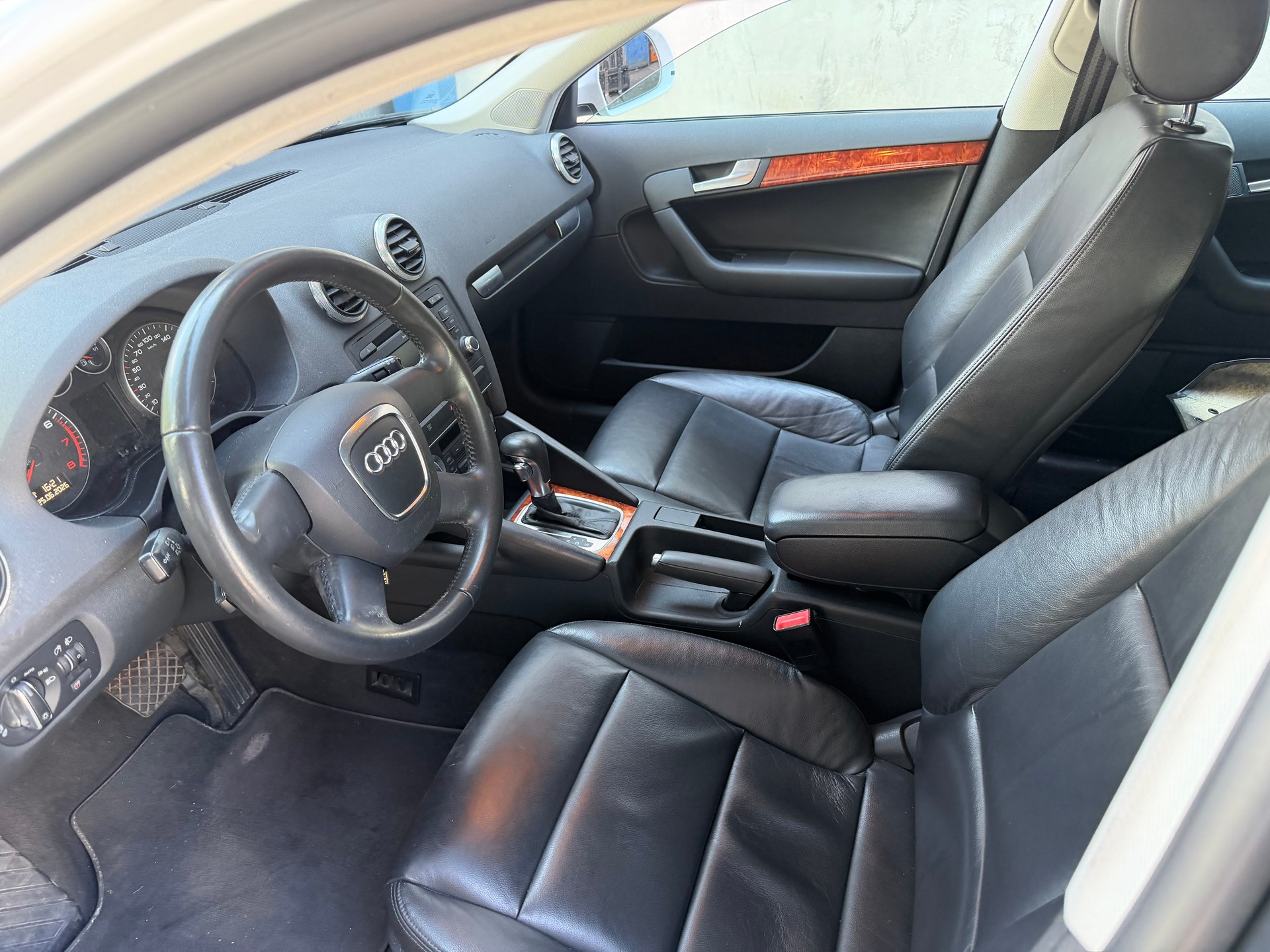 AUDI A3 Sportback 1.6 Ambiente S-tronic-image-5