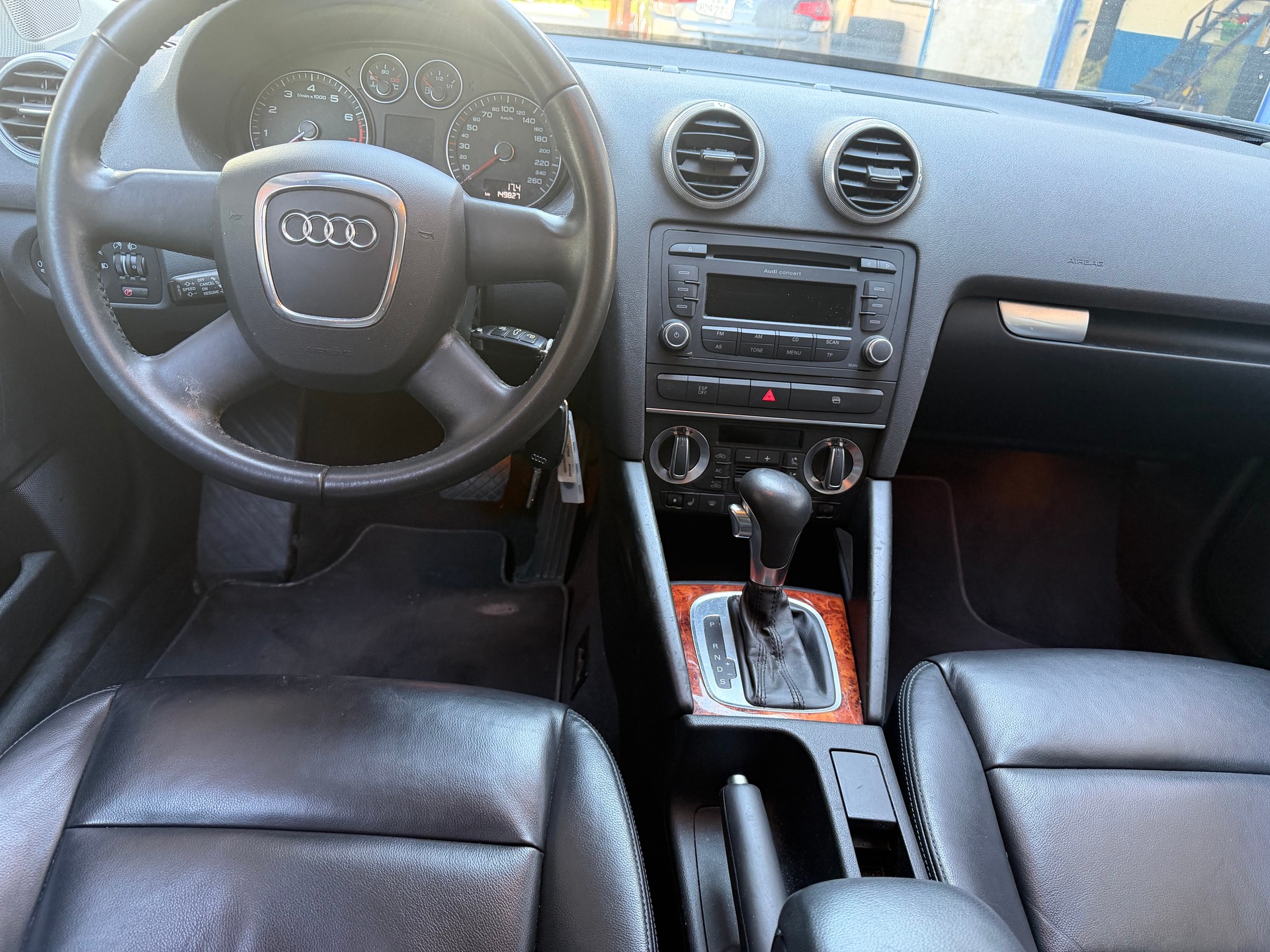 AUDI A3 Sportback 1.6 Ambiente S-tronic-image-2