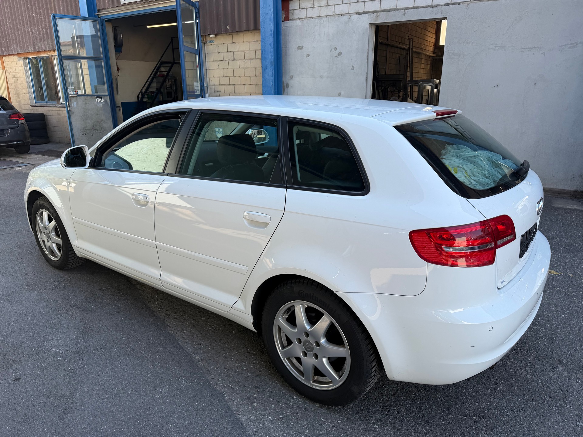 AUDI A3 Sportback 1.6 Ambiente S-tronic-image-9