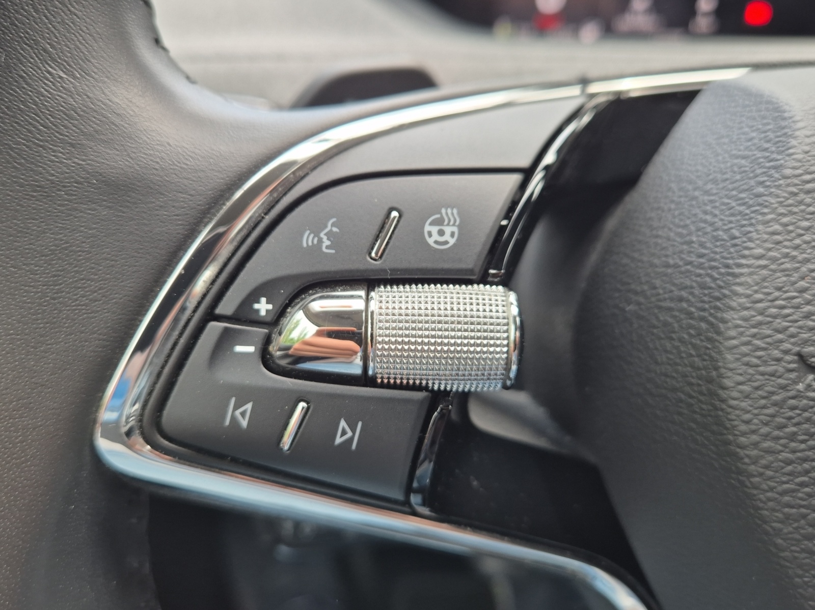 SKODA Enyaq iV 80-image-11