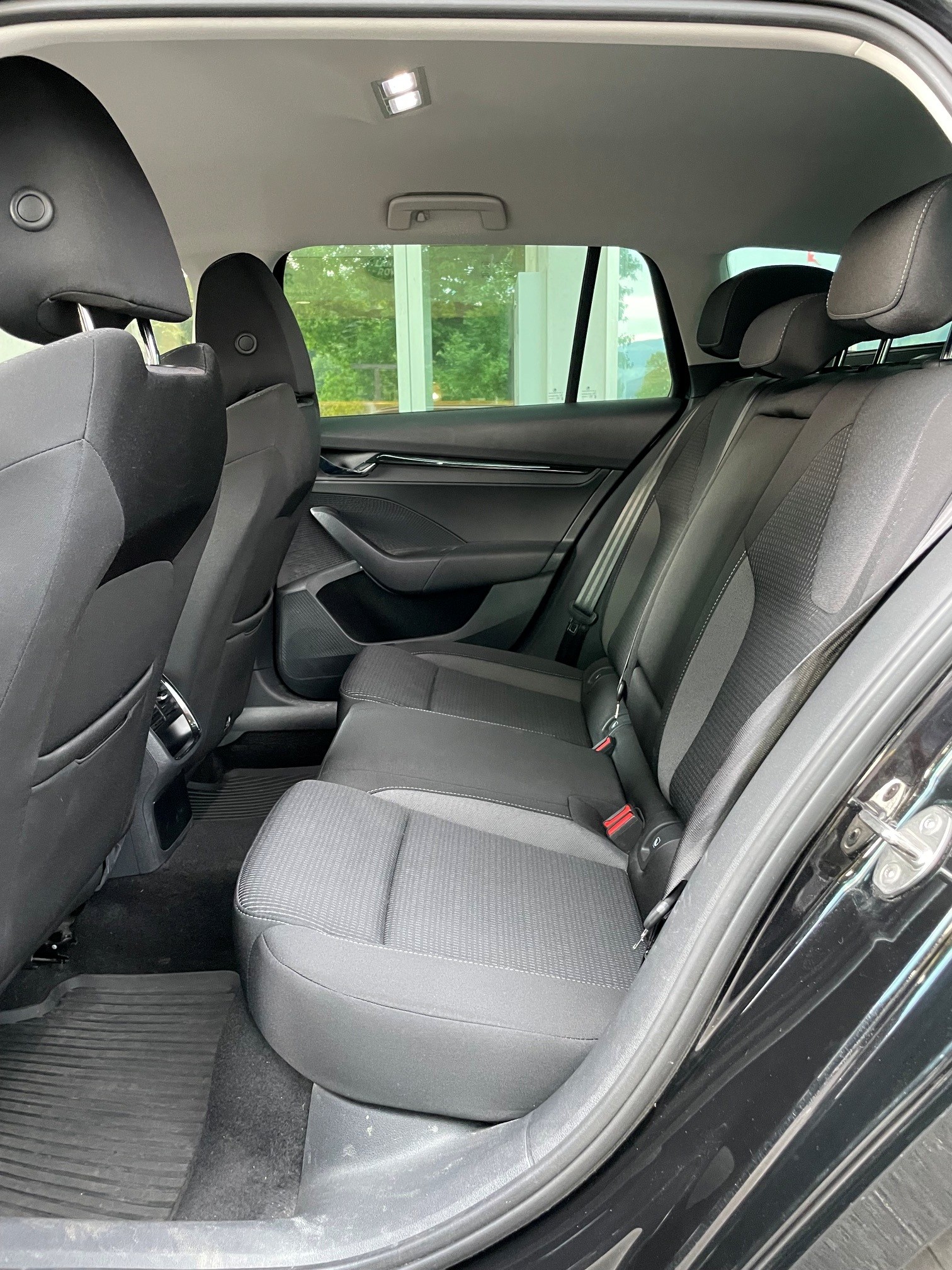 SKODA Octavia Combi 2.0 TSI Ambition 4x4 DSG-image-12