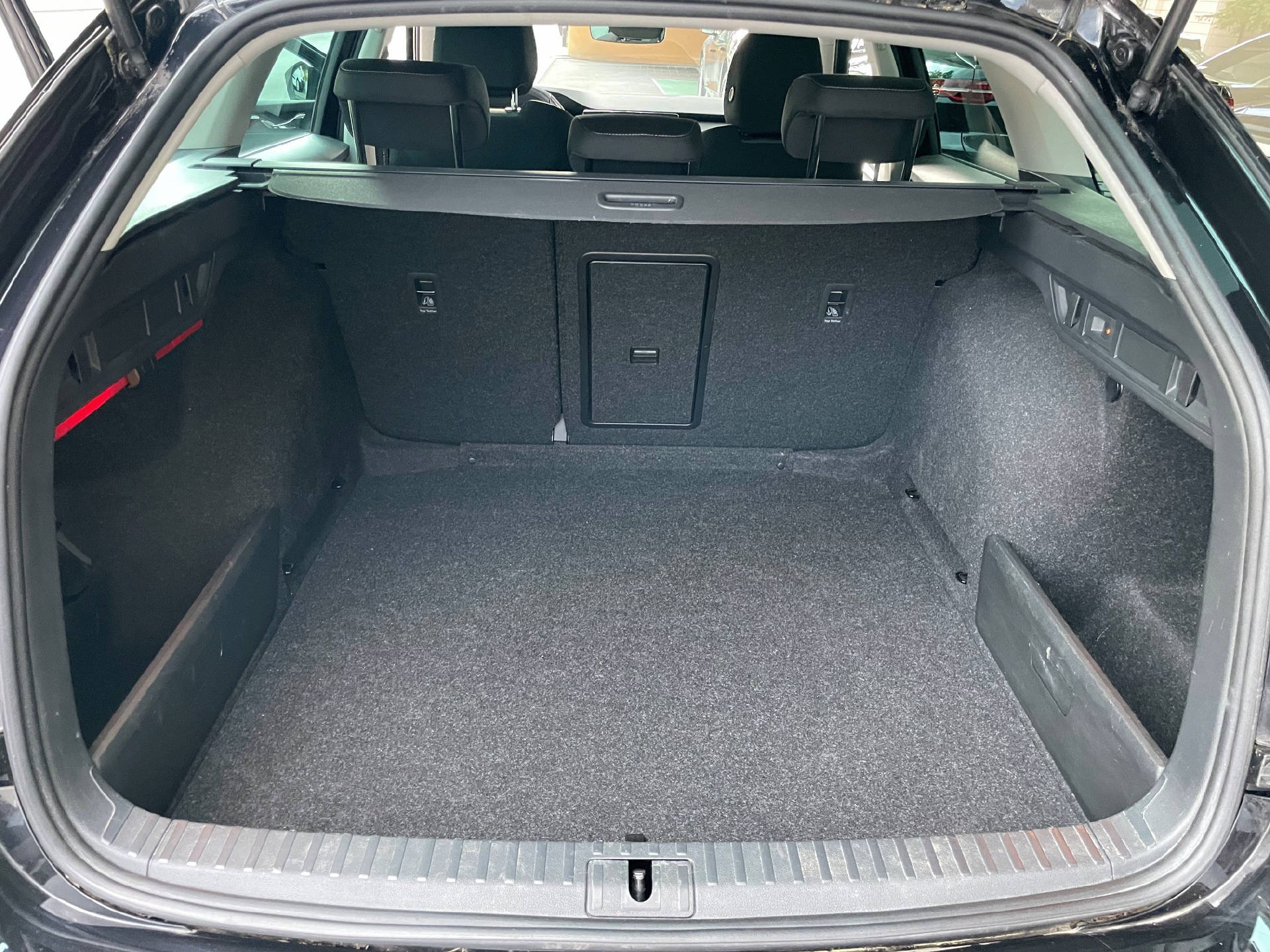 SKODA Octavia Combi 2.0 TSI Ambition 4x4 DSG-image-13
