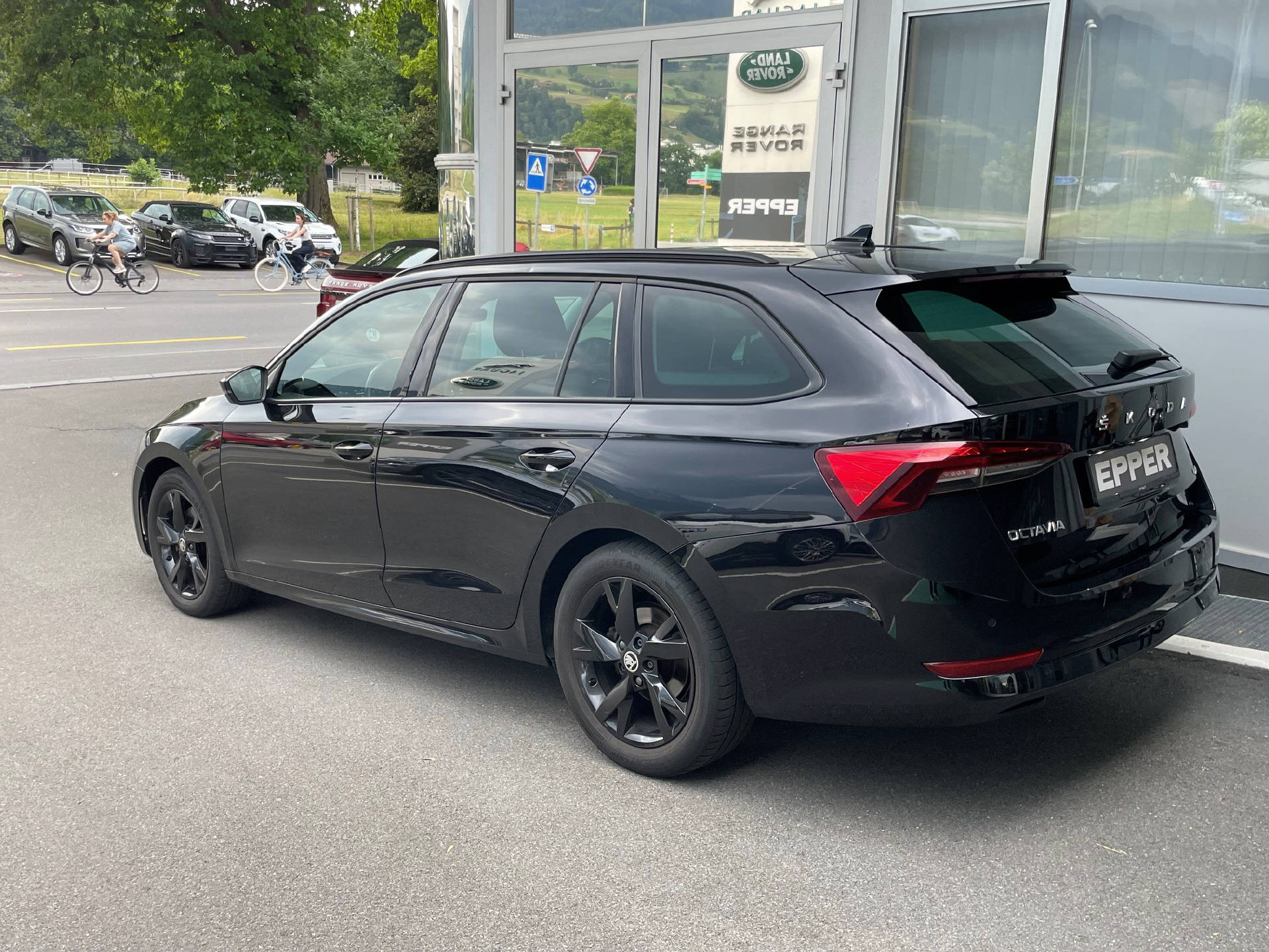 SKODA Octavia Combi 2.0 TSI Ambition 4x4 DSG-image-17