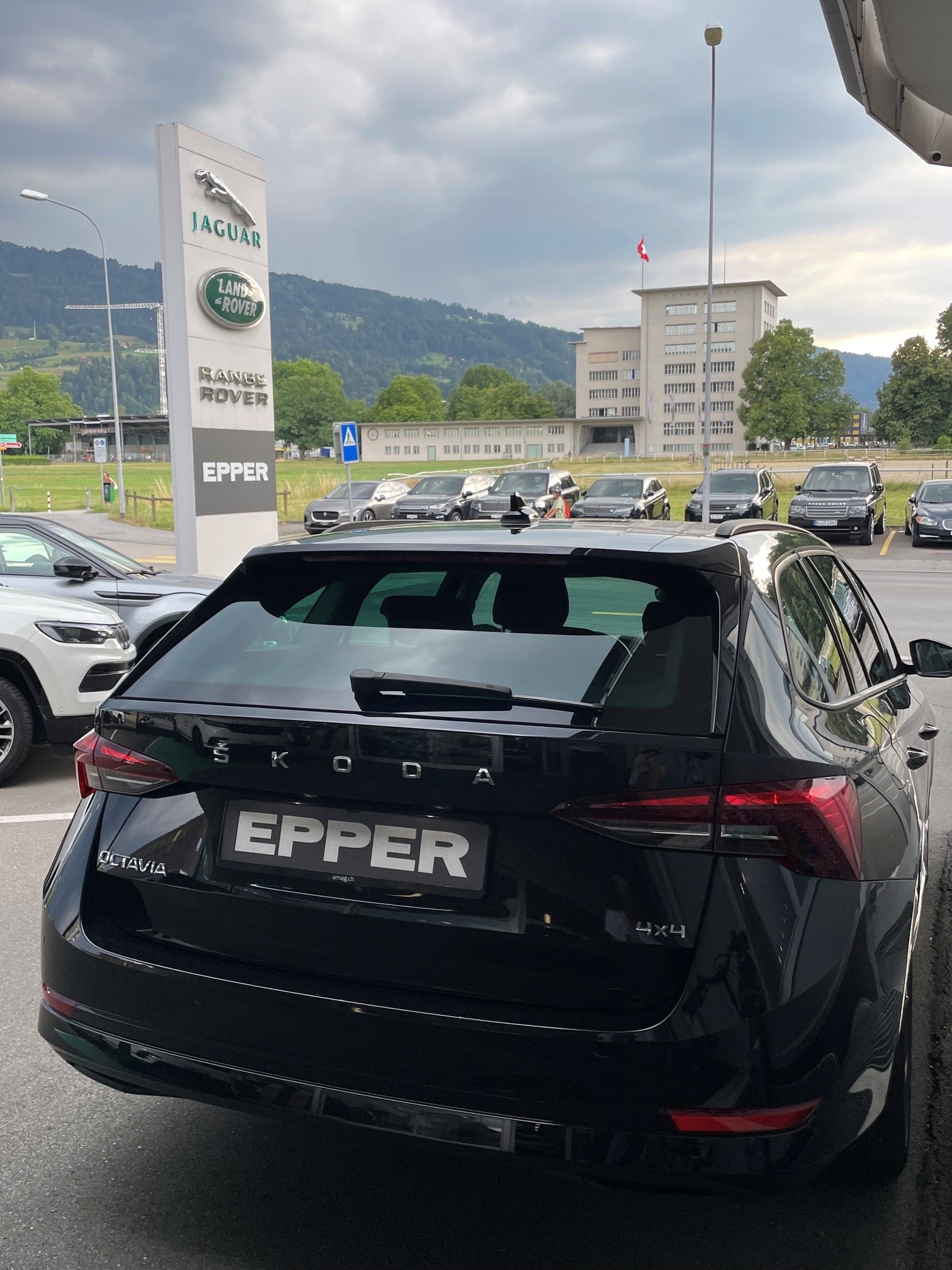 SKODA Octavia Combi 2.0 TSI Ambition 4x4 DSG-image-18