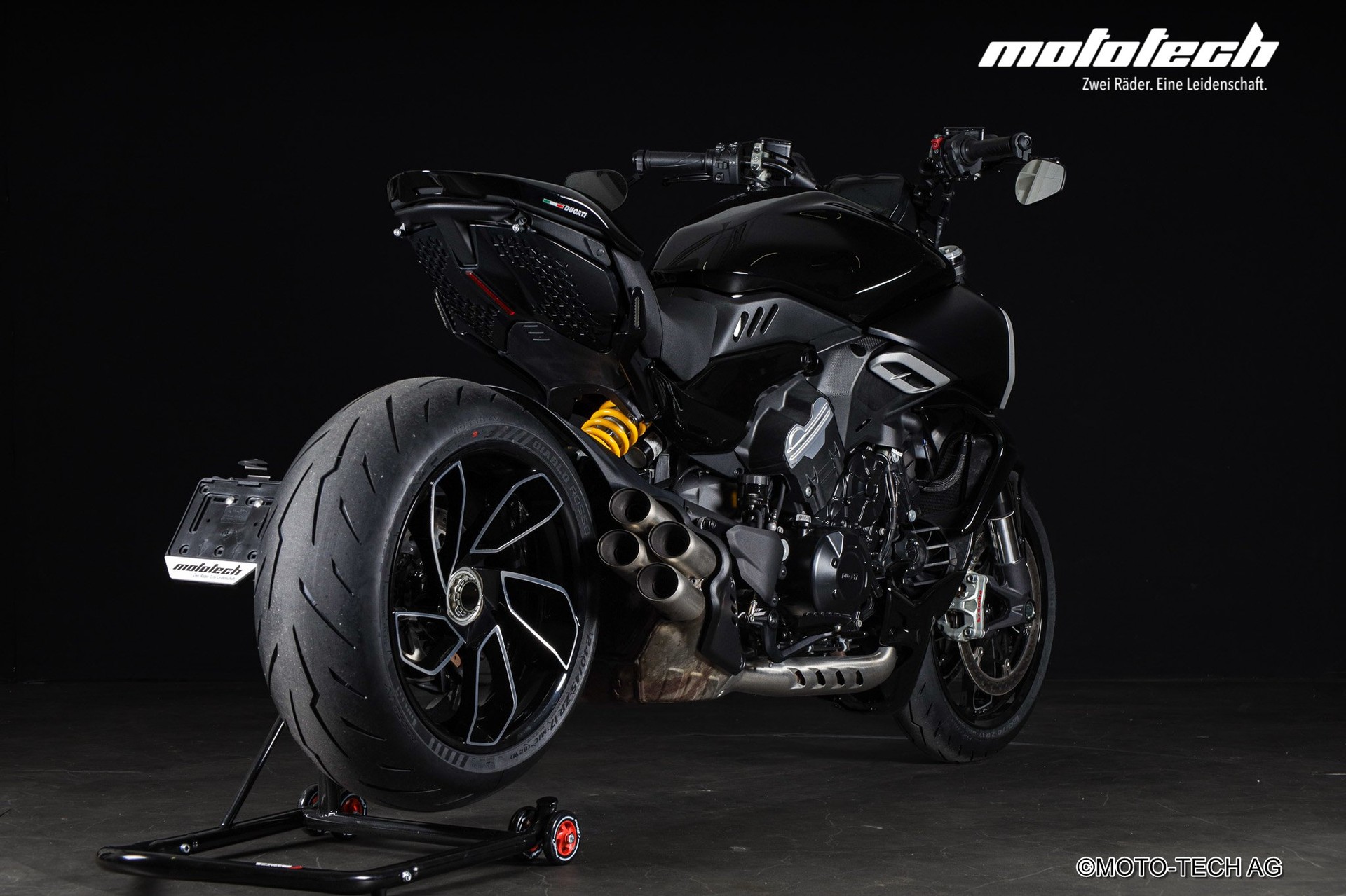 DUCATI Diavel V4-showroom-element-2