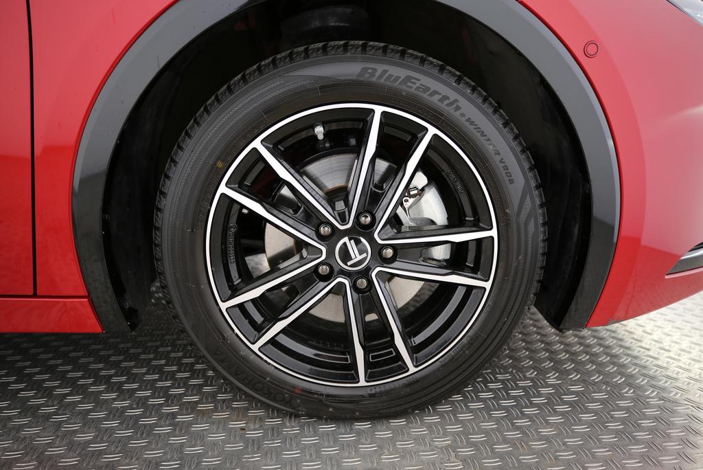 TOYOTA Prius 2.0 Plug-In-Hybrid Premium-image-11