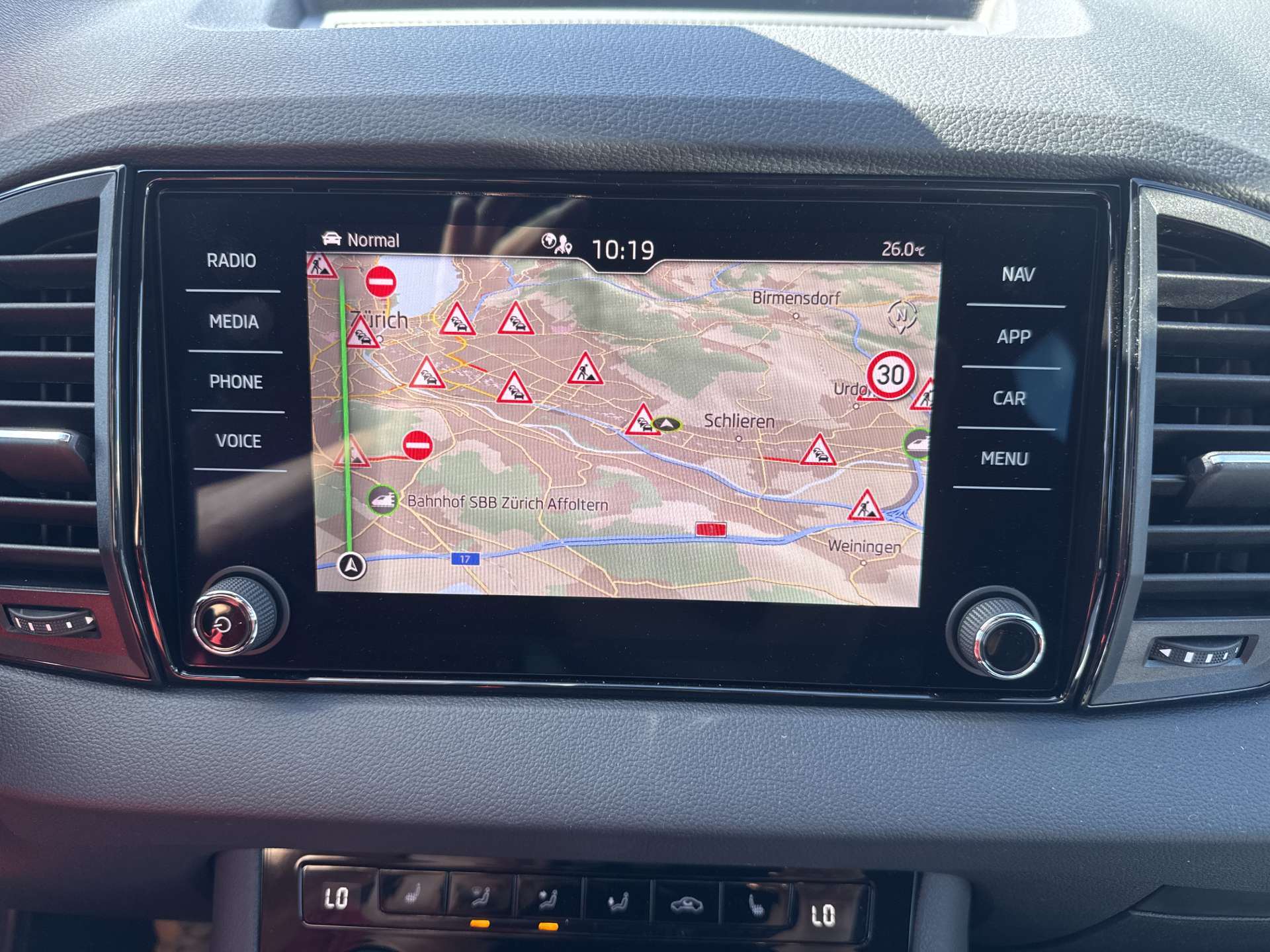 SKODA Karoq 2.0 TSi SportLine 4x4 DSG-Automat-image-1