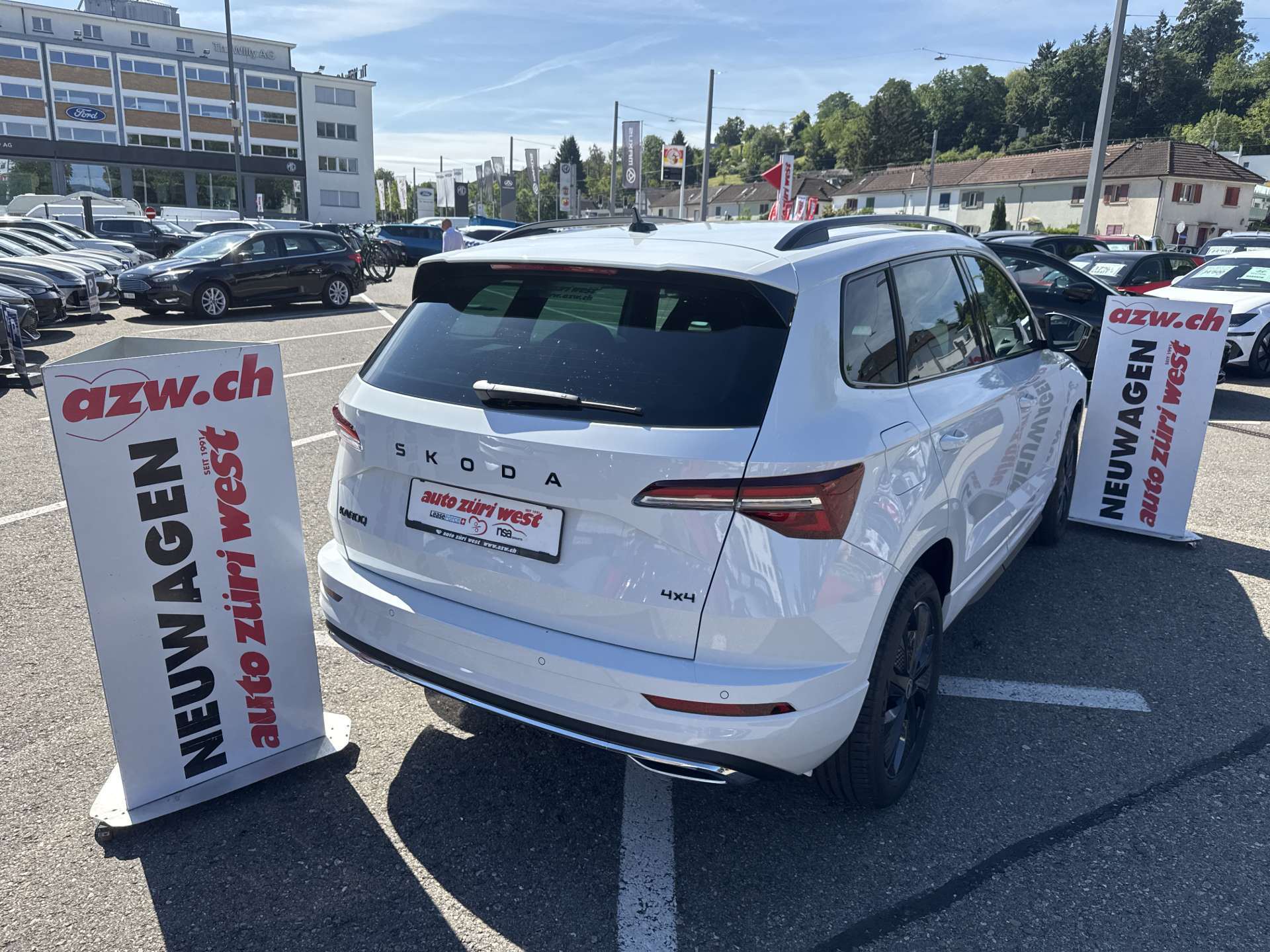 SKODA Karoq 2.0 TSi SportLine 4x4 DSG-Automat-image-2