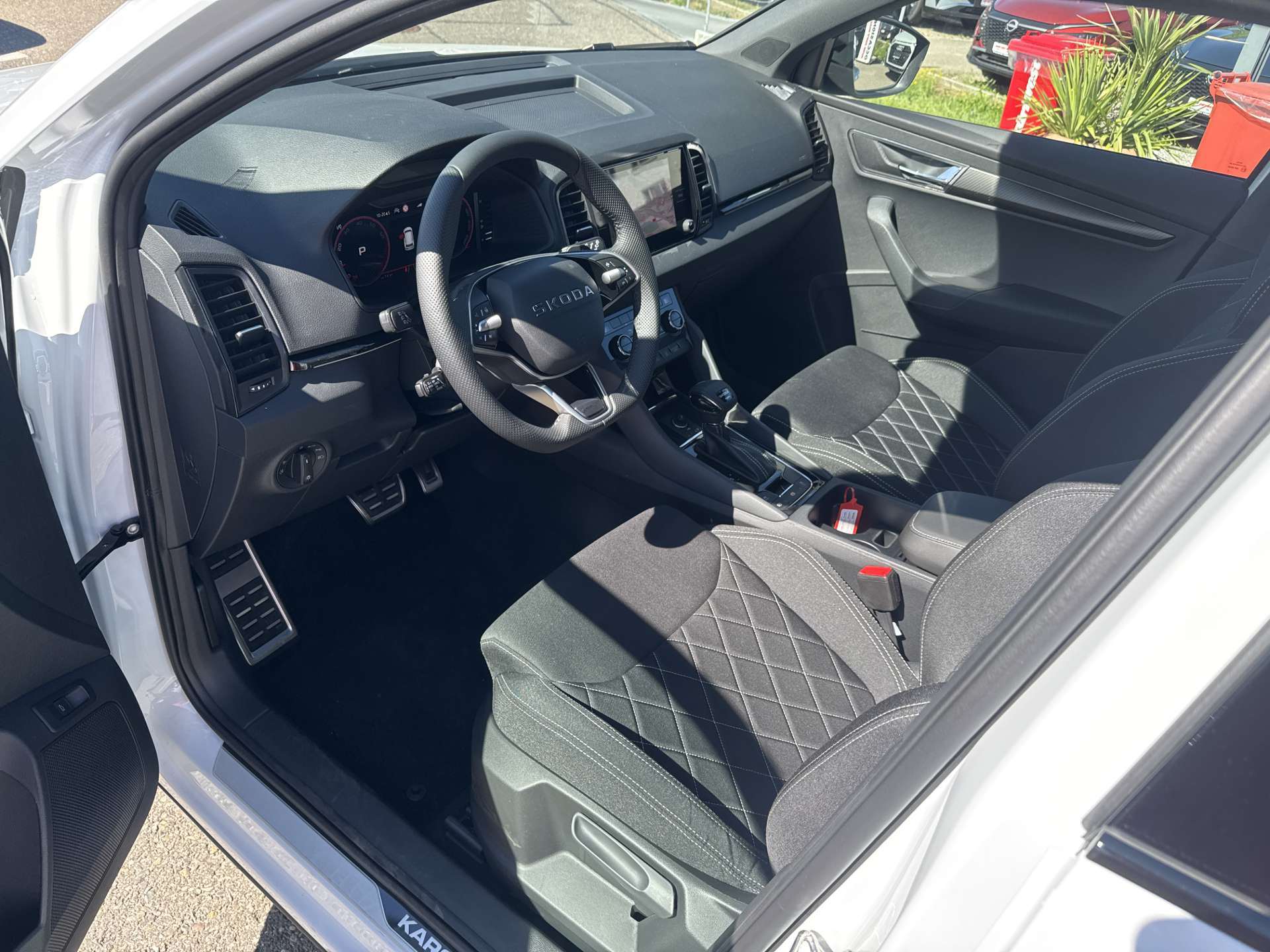 SKODA Karoq 2.0 TSi SportLine 4x4 DSG-Automat-image-4