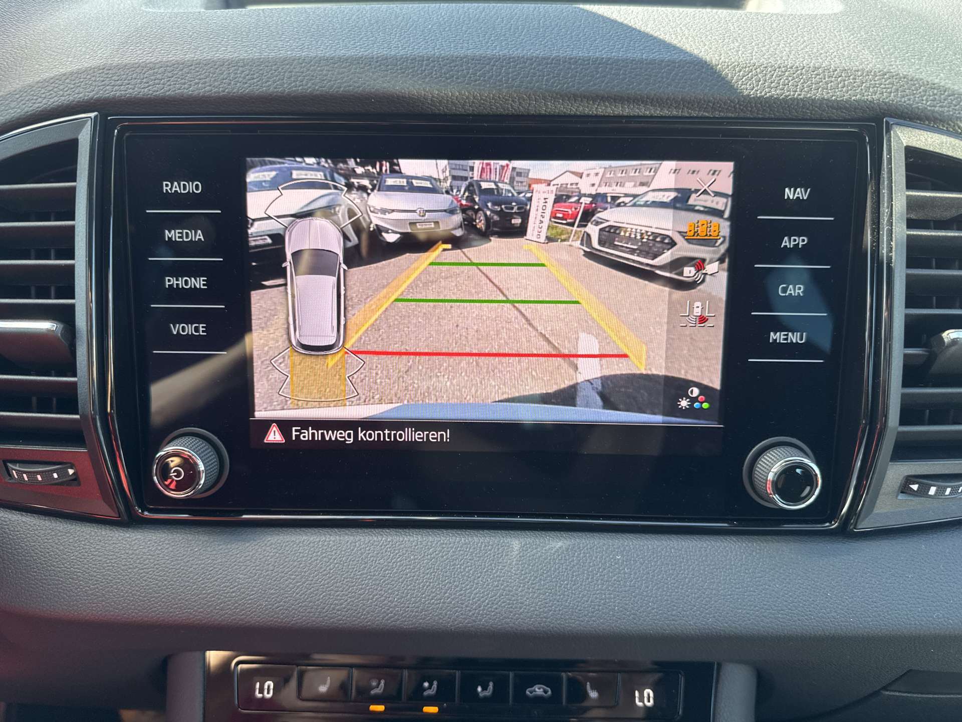 SKODA Karoq 2.0 TSi SportLine 4x4 DSG-Automat-image-8