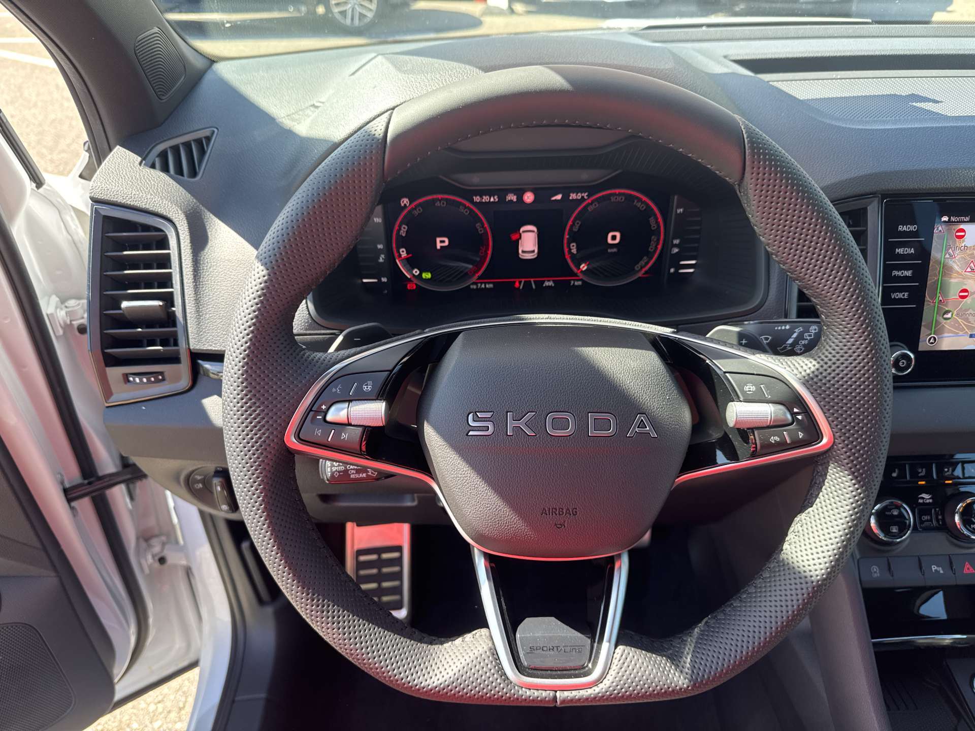 SKODA Karoq 2.0 TSi SportLine 4x4 DSG-Automat-image-14