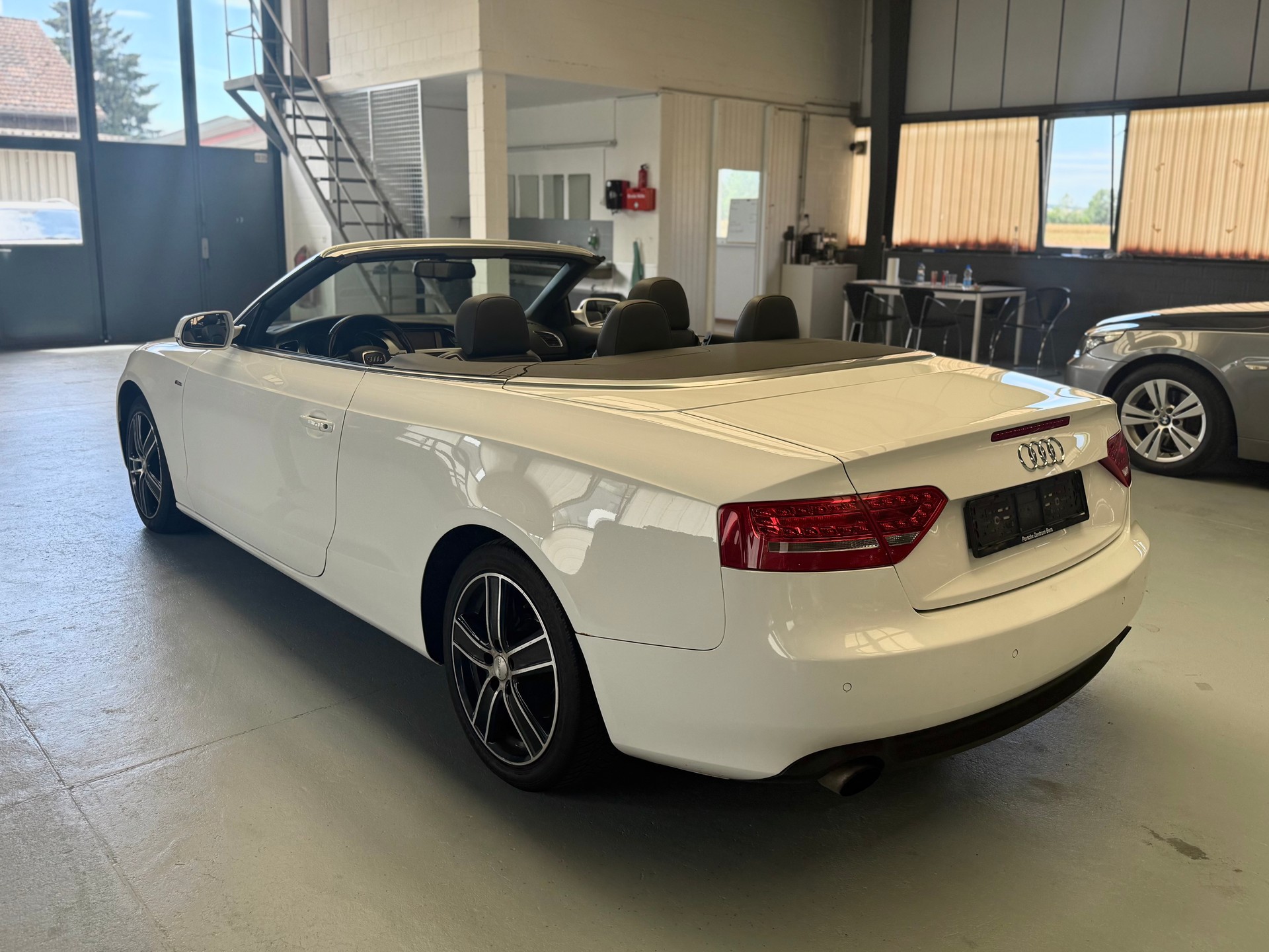 AUDI A5 Cabriolet 2.0 TFSI quattro S-tronic-image-5