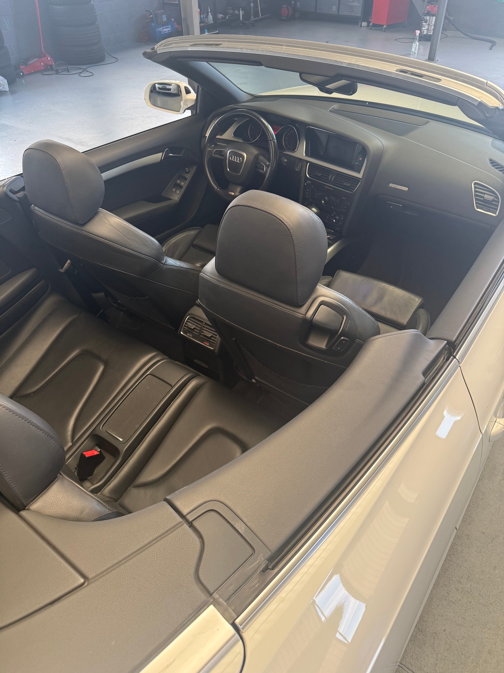 AUDI A5 Cabriolet 2.0 TFSI quattro S-tronic-image-11