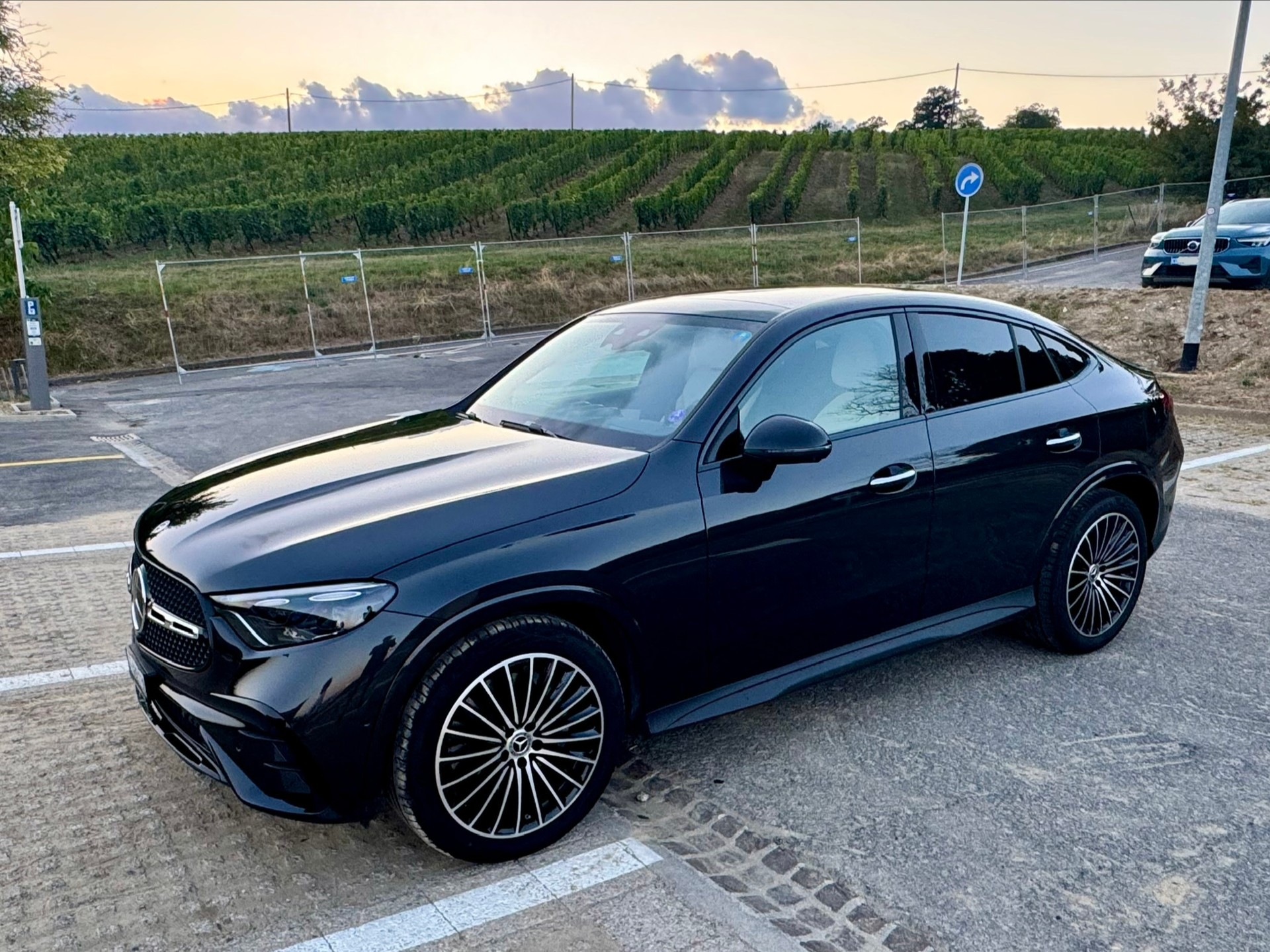 MERCEDES-BENZ GLC 200 Coupé AMG Line 4matic-image-1