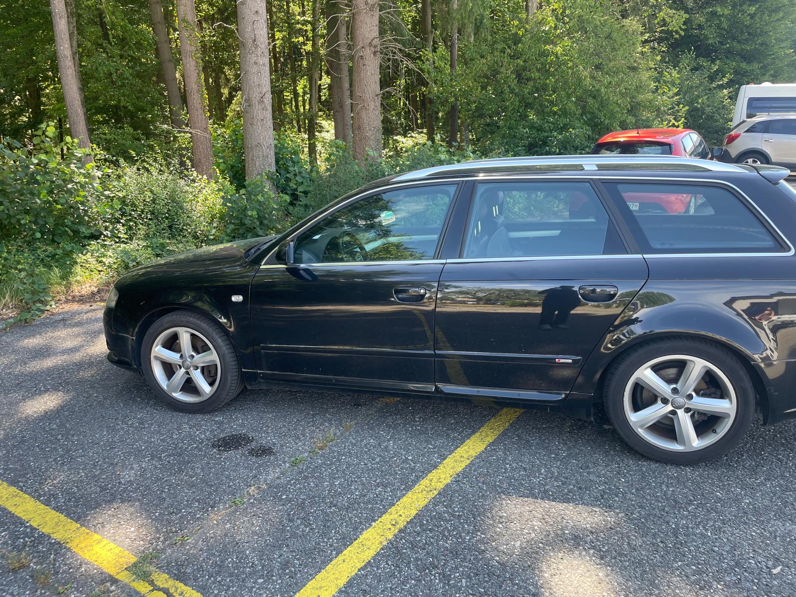 AUDI A4 Avant 2.0 Turbo FSI quattro-image-2