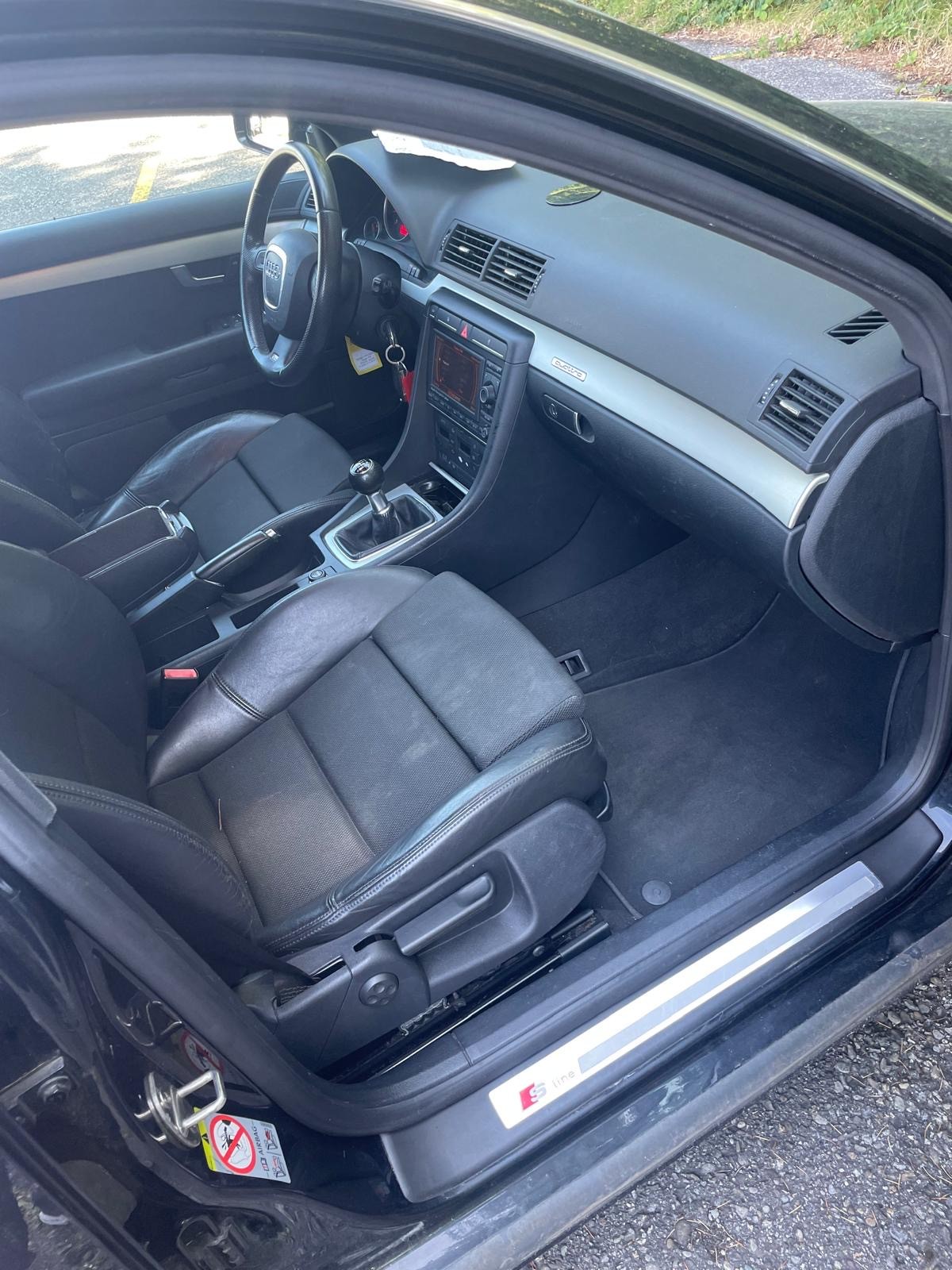 AUDI A4 Avant 2.0 Turbo FSI quattro-image-9