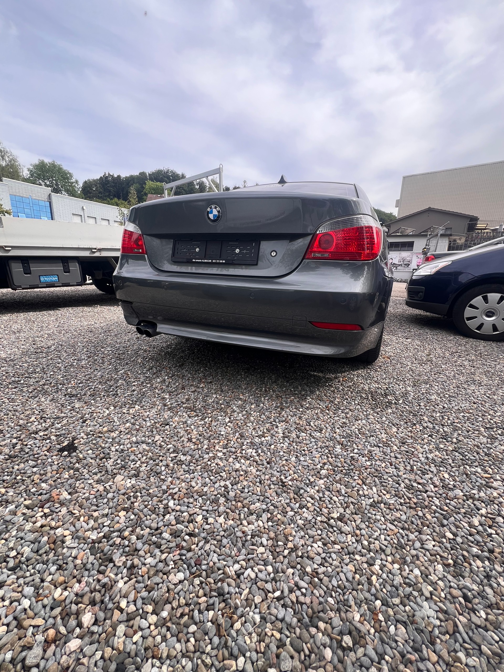 BMW 525i-image-3