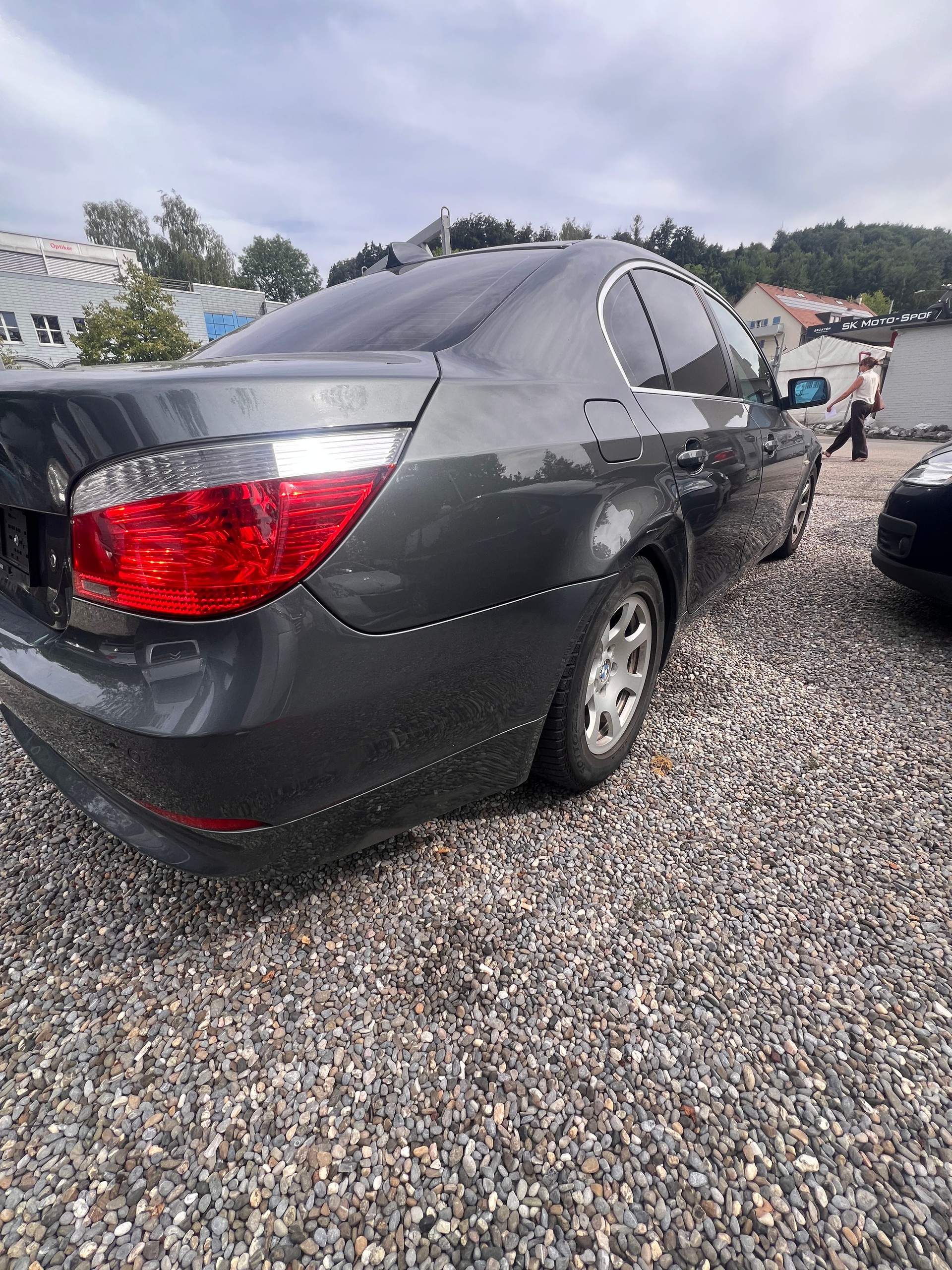 BMW 525i-image-4