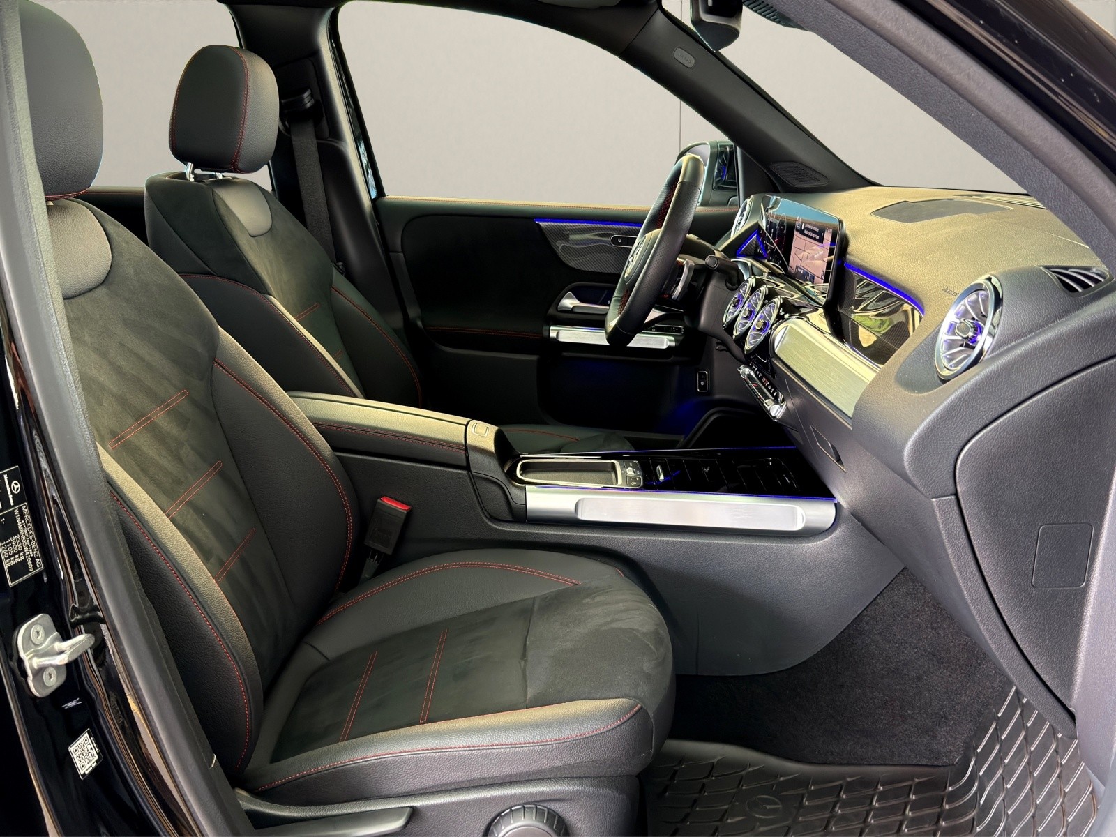 MERCEDES-BENZ GLB 200 7G-Tronic-image-11
