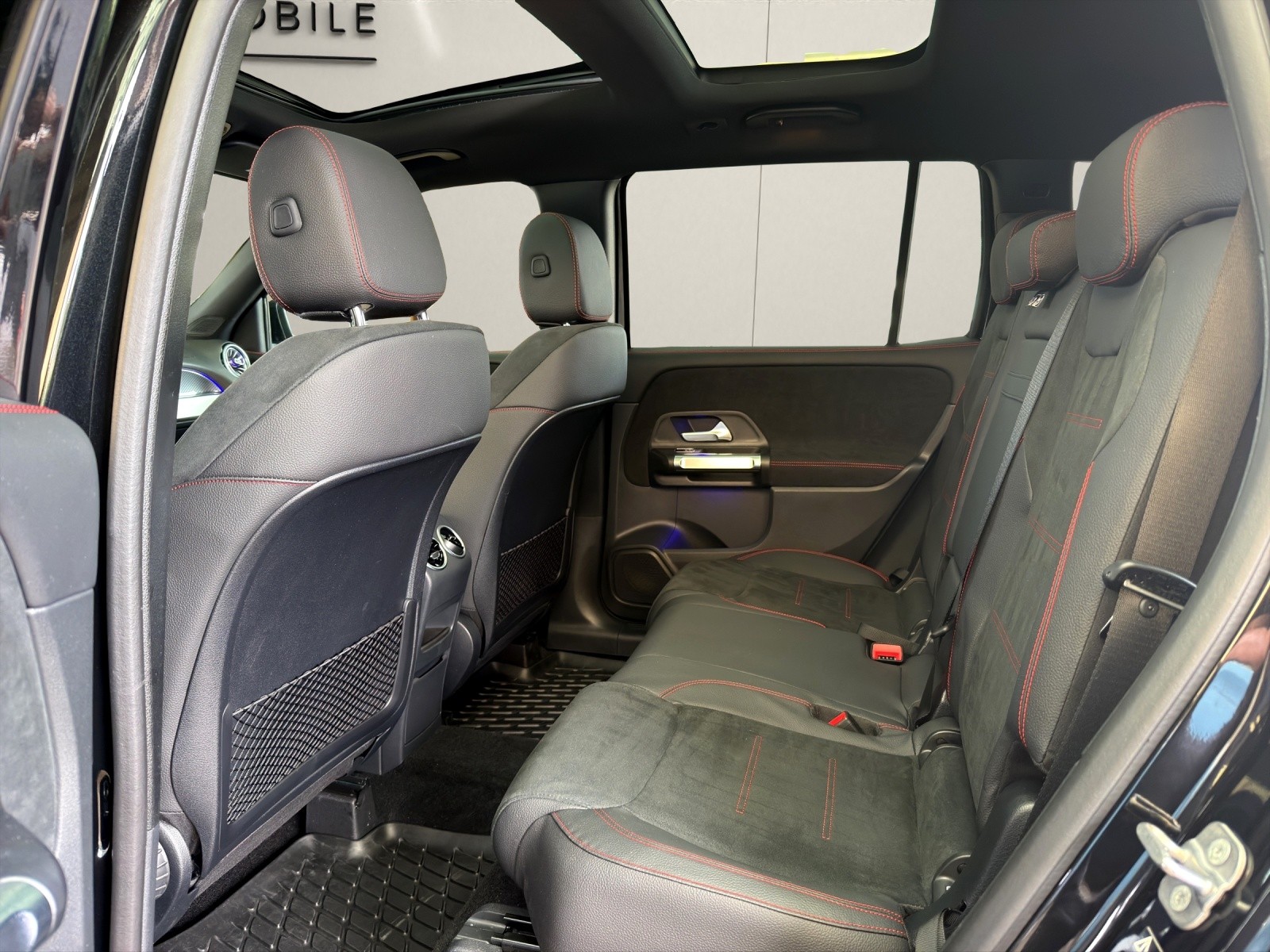 MERCEDES-BENZ GLB 200 7G-Tronic-image-10