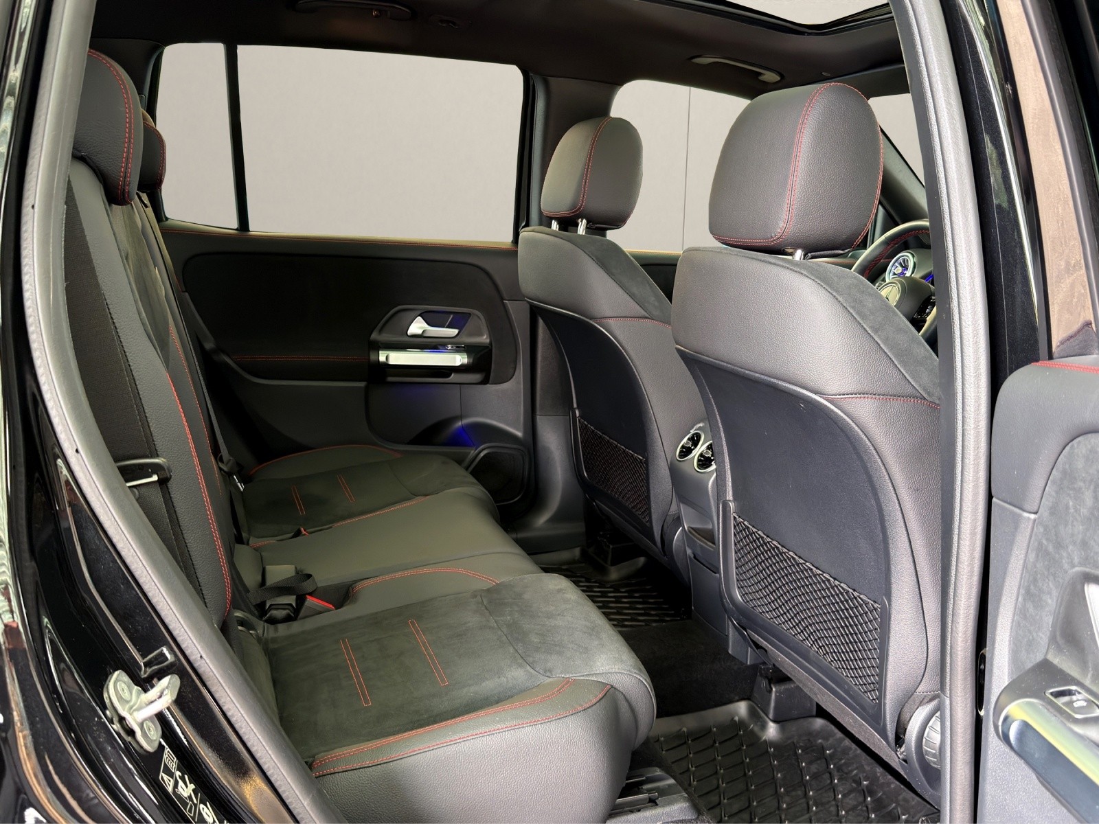 MERCEDES-BENZ GLB 200 7G-Tronic-image-12