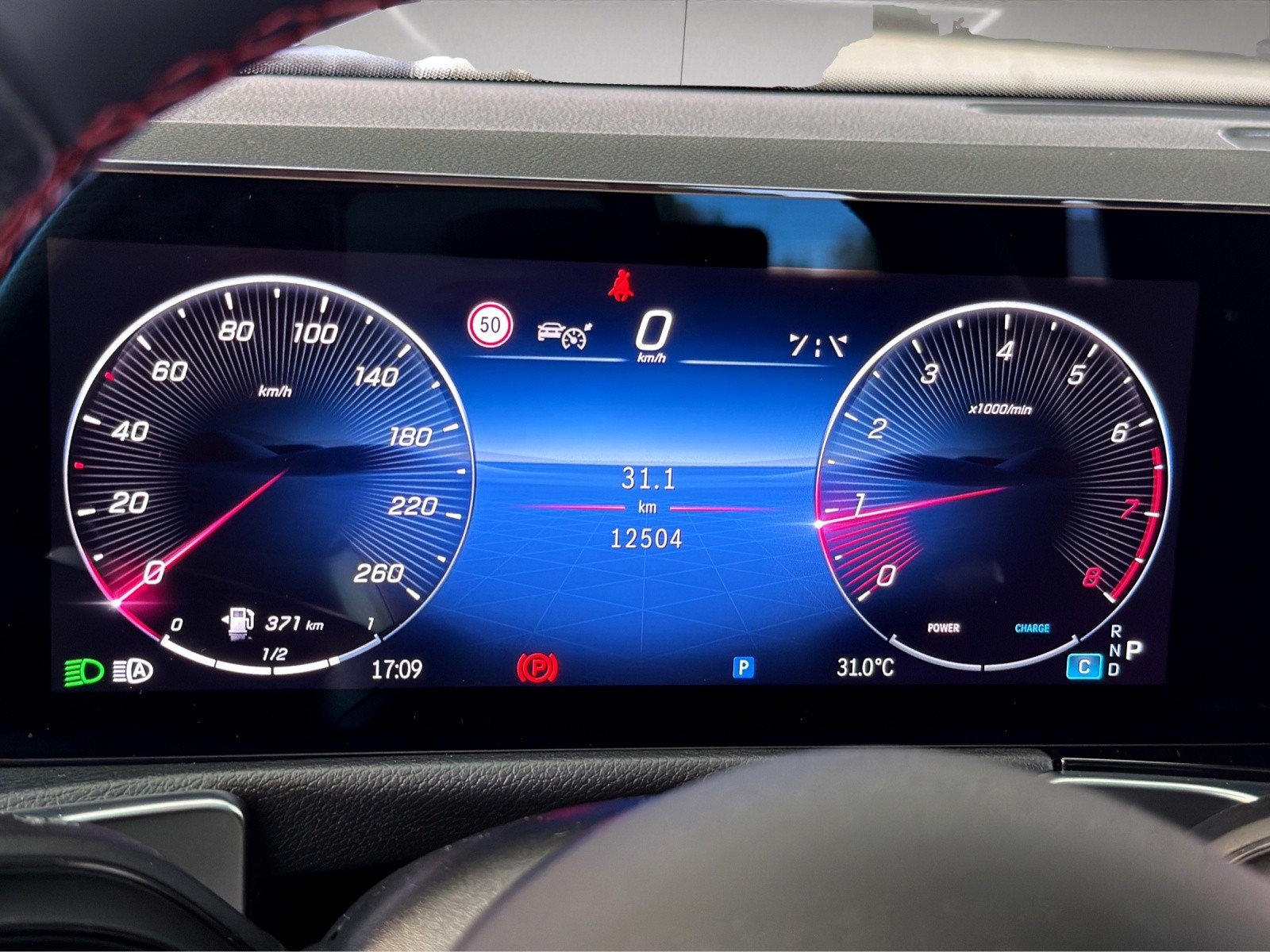 MERCEDES-BENZ GLB 200 7G-Tronic-image-19