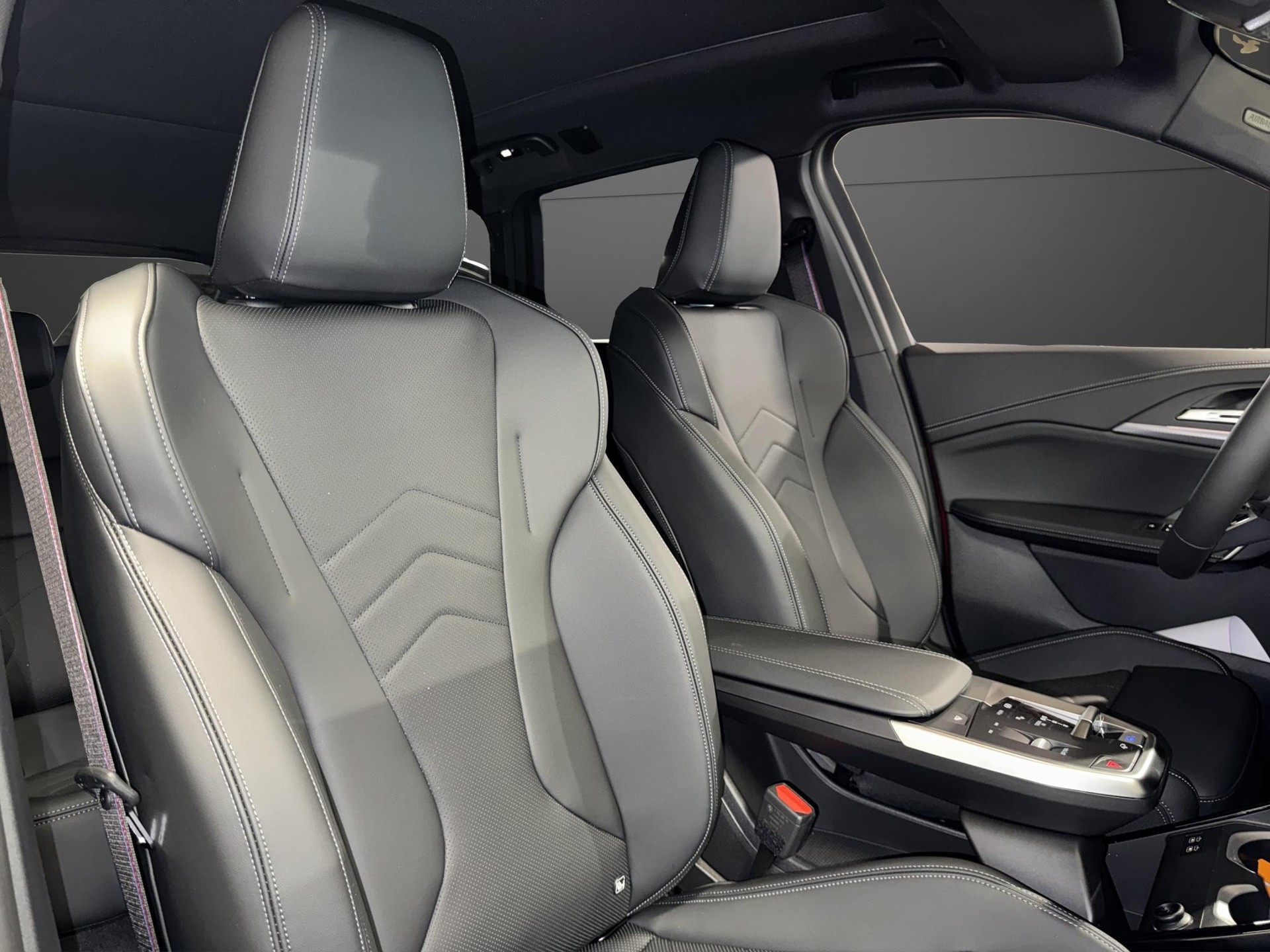 BMW iX1 30 xDrive-image-17