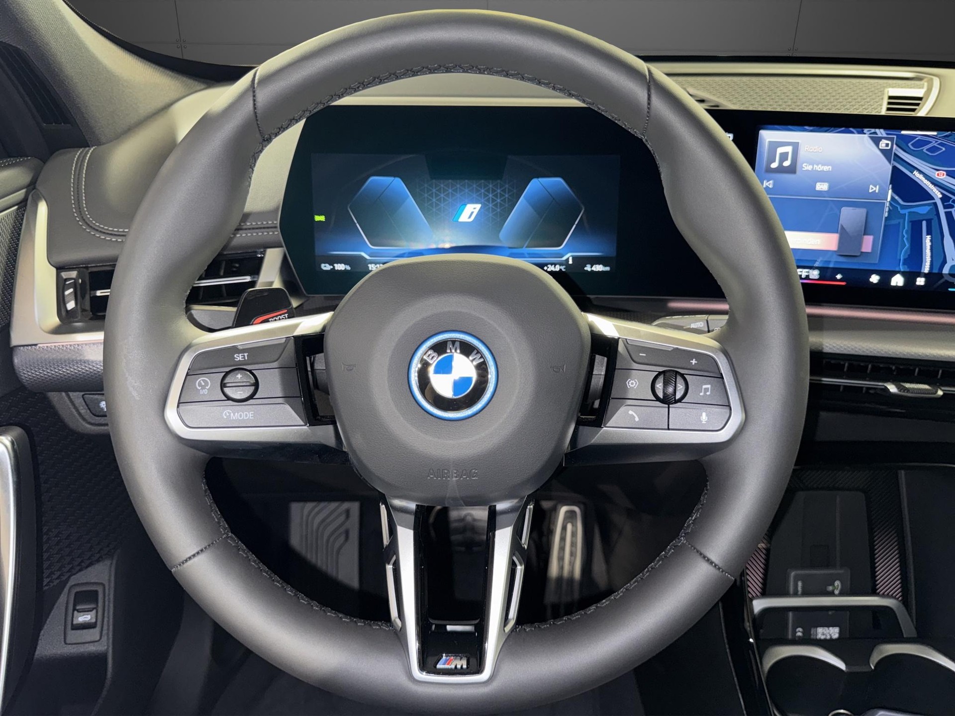 BMW iX1 30 xDrive-image-13