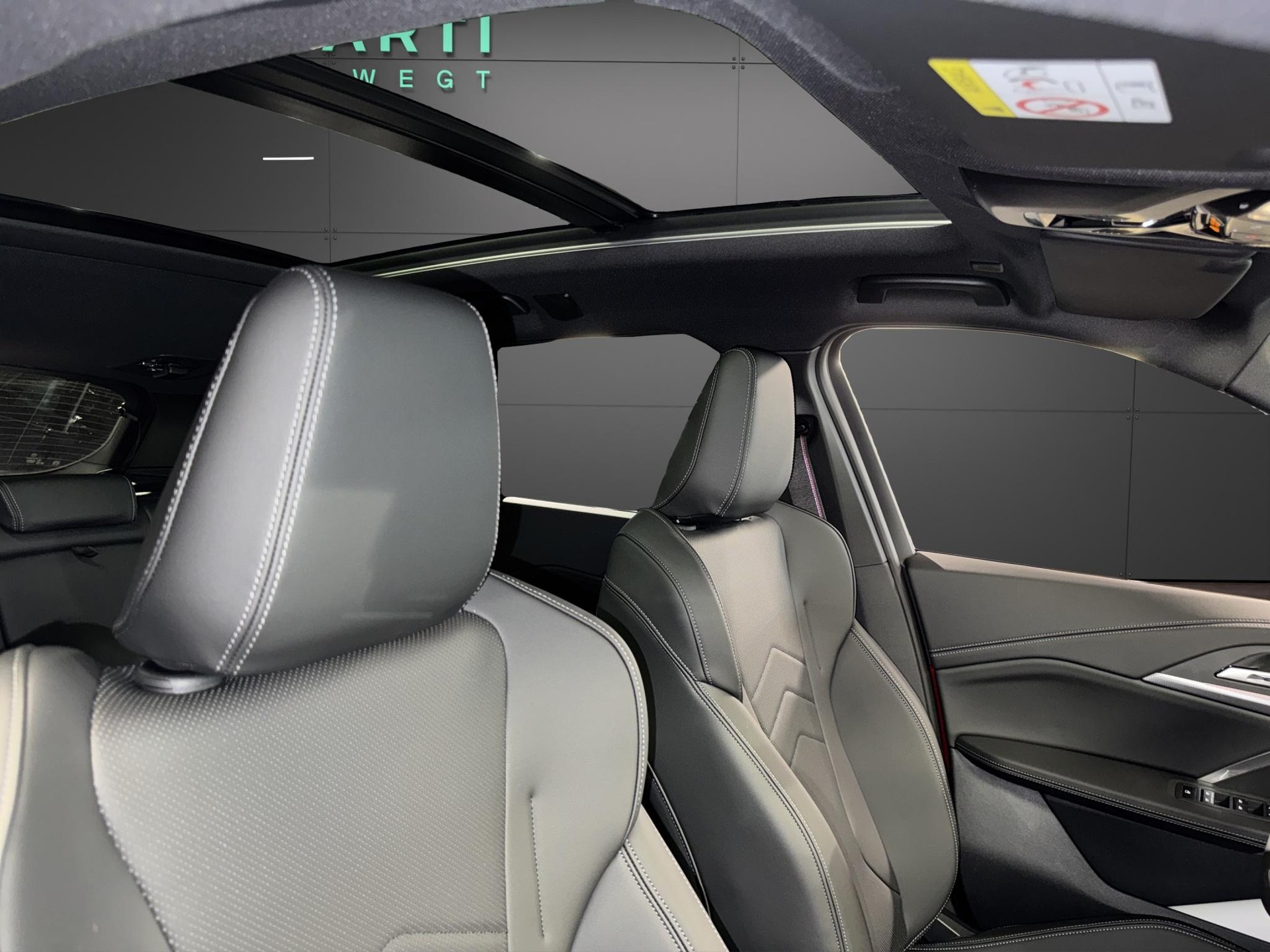 BMW iX1 30 xDrive-image-20