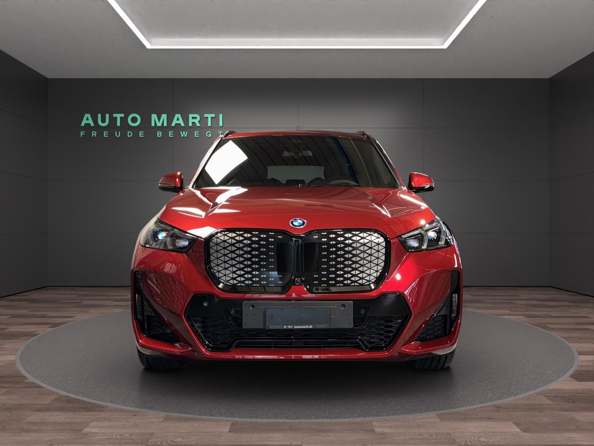 BMW iX1 30 xDrive-image-4