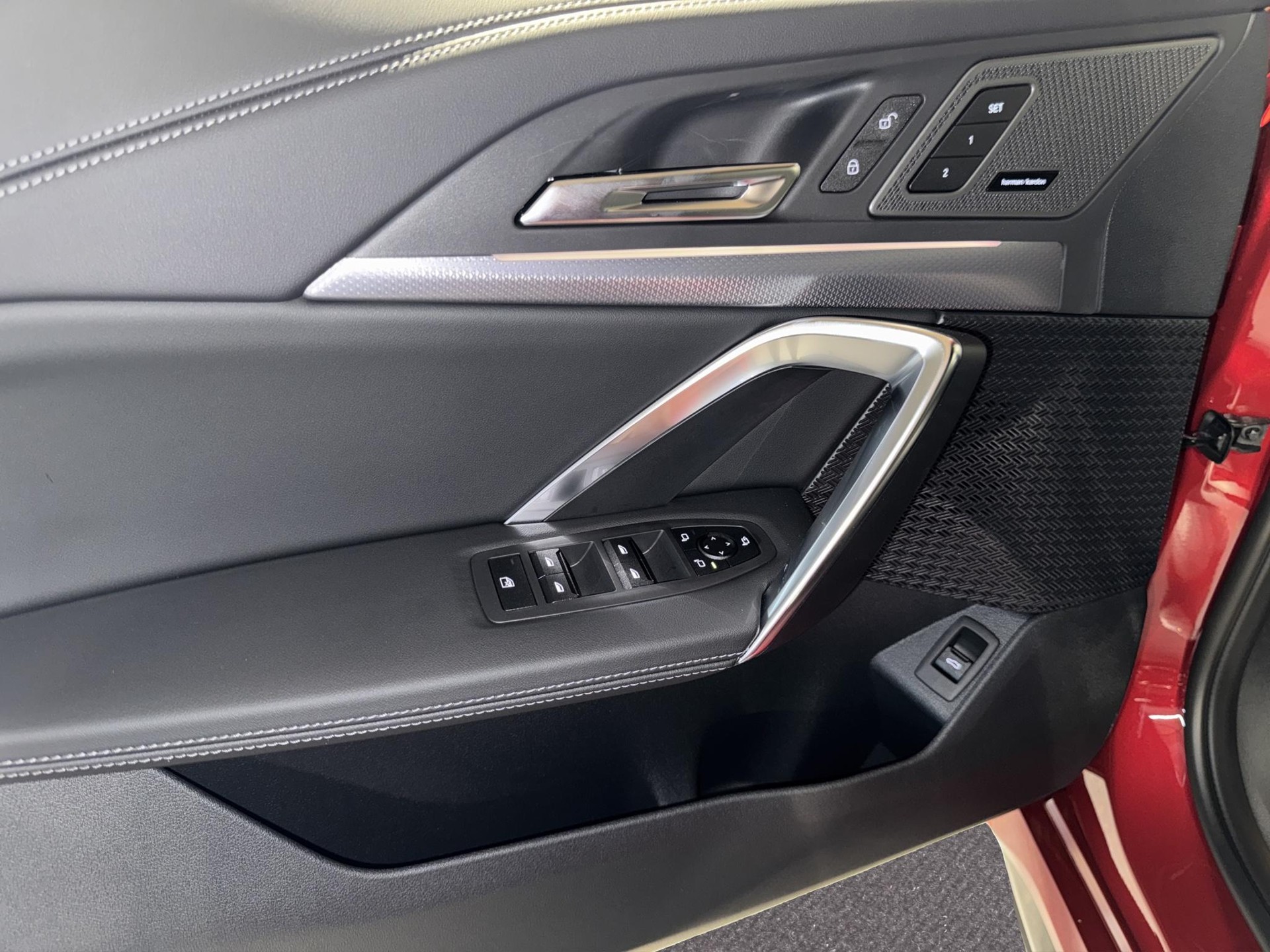 BMW iX1 30 xDrive-image-11