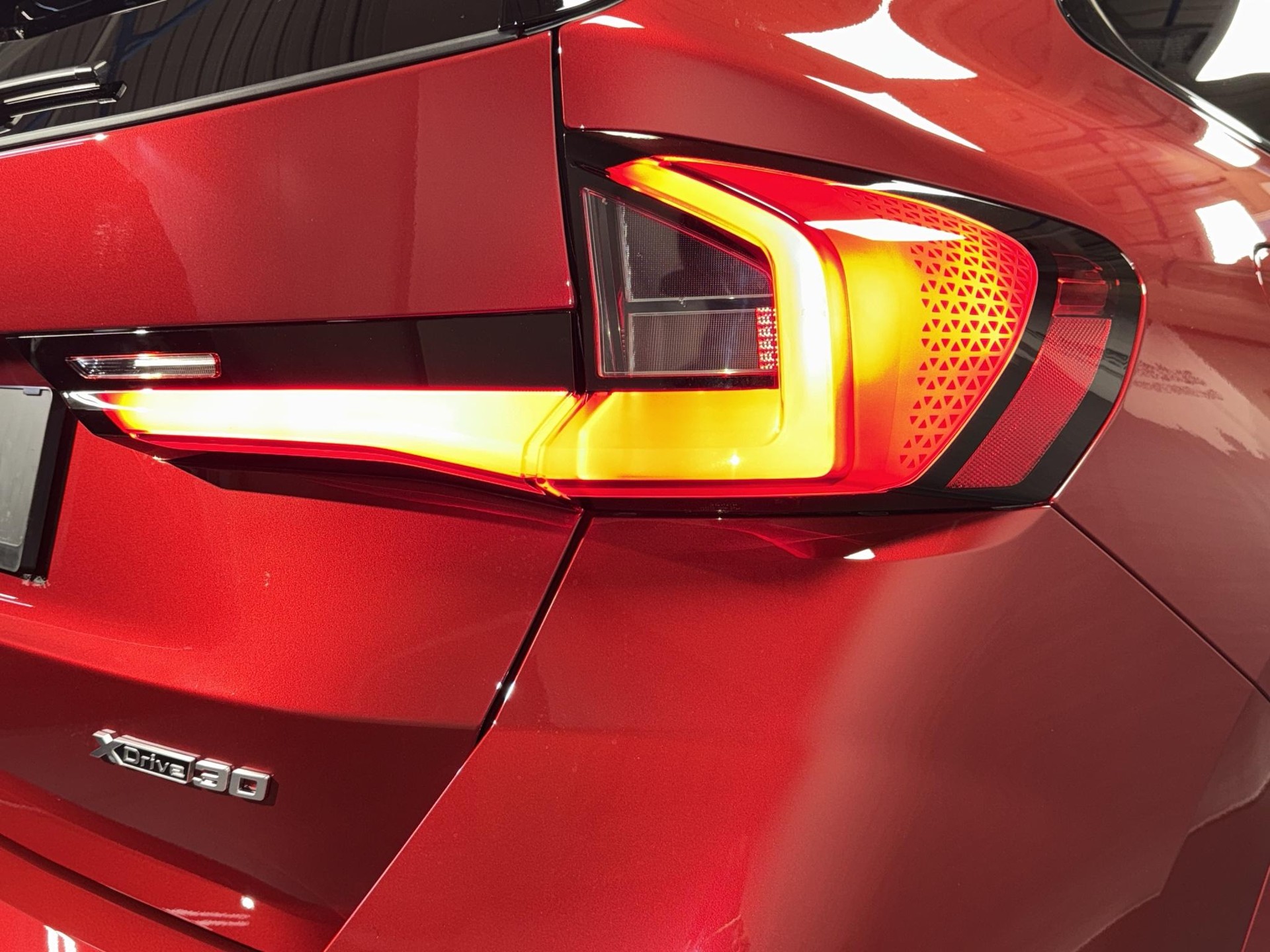 BMW iX1 30 xDrive-image-5