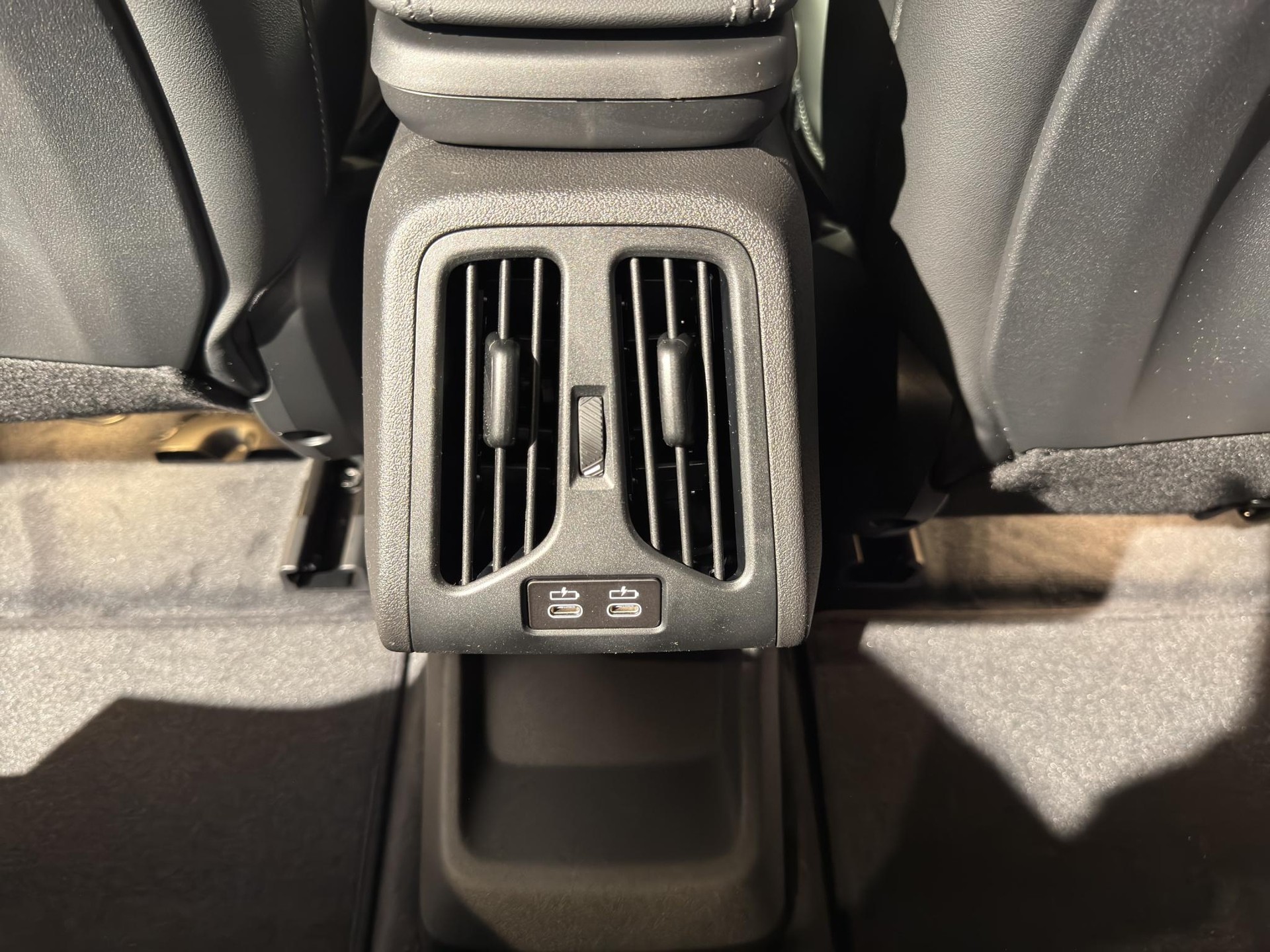 BMW iX1 30 xDrive-image-9