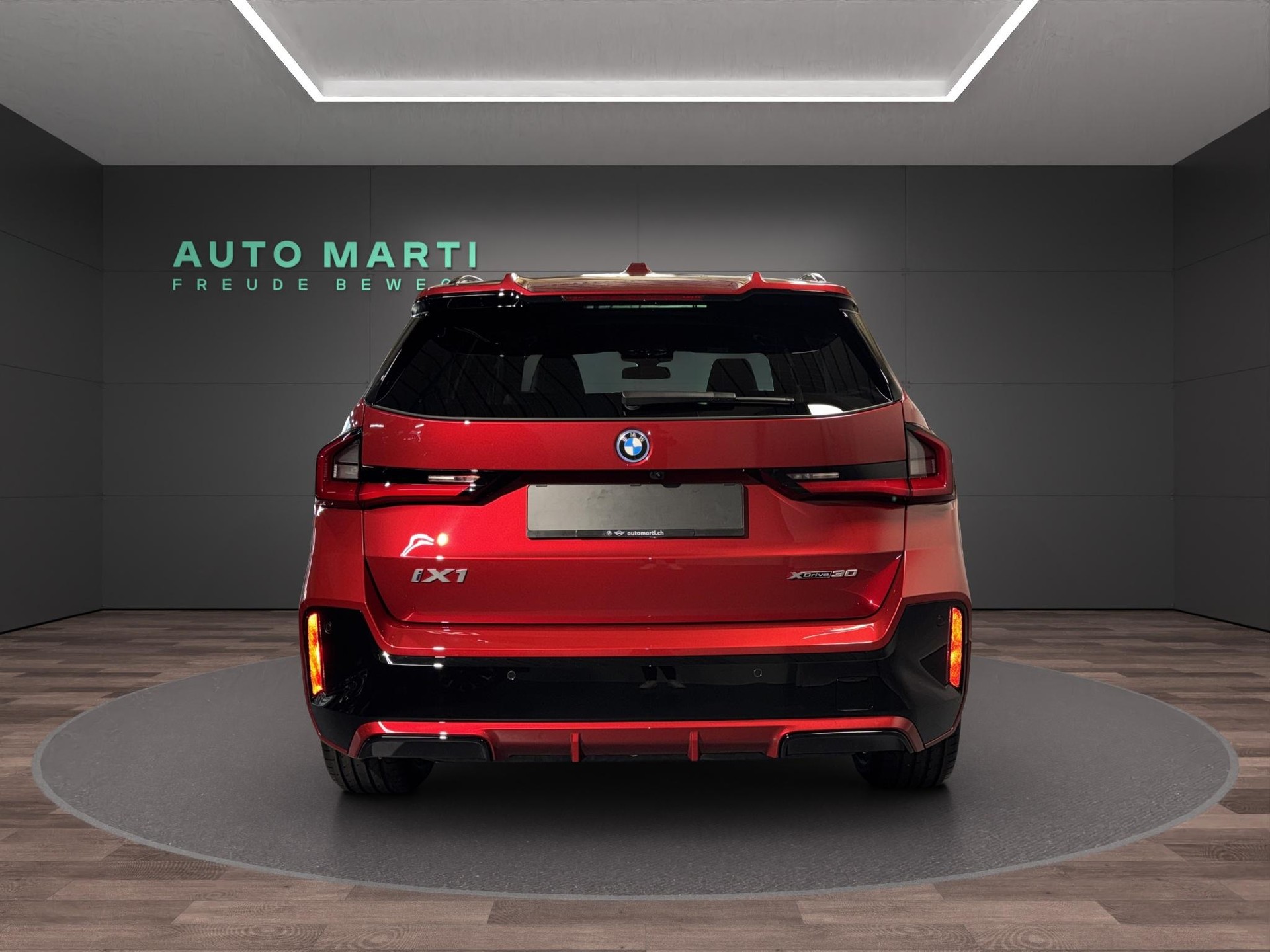 BMW iX1 30 xDrive-image-2