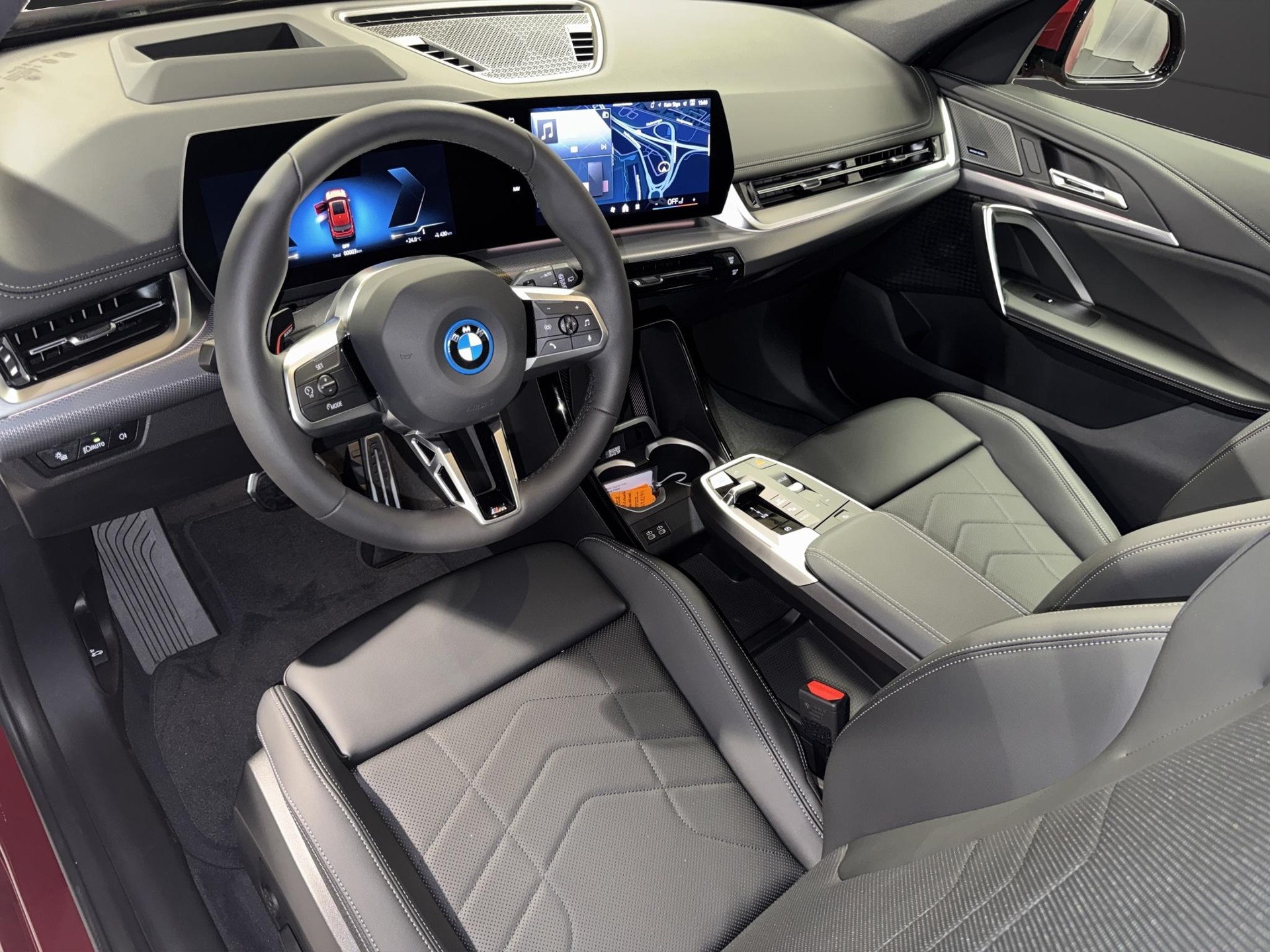 BMW iX1 30 xDrive-image-7