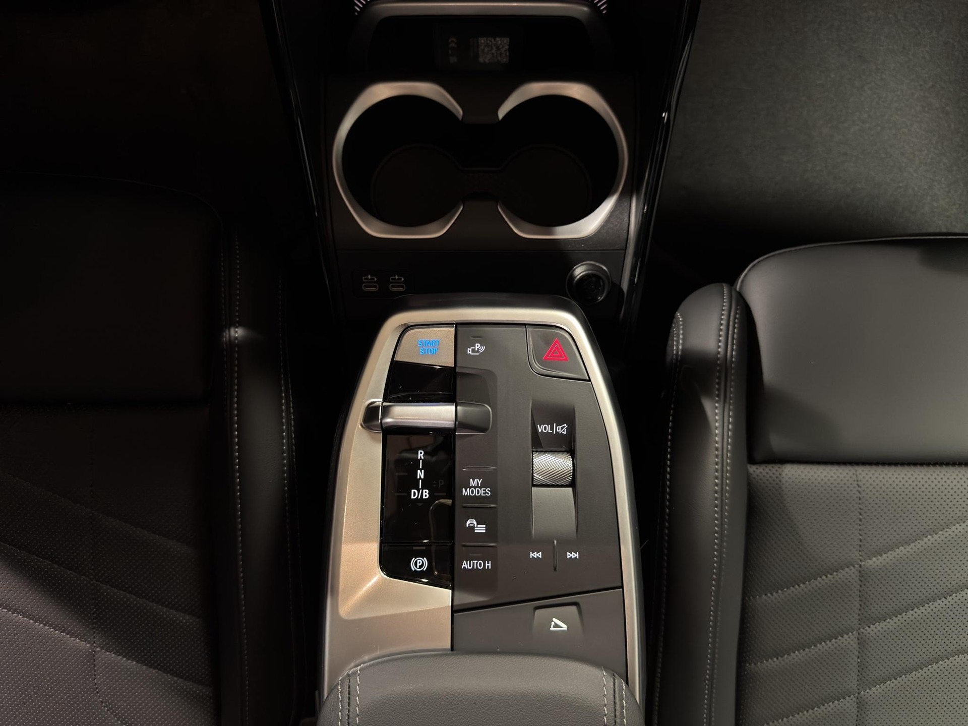 BMW iX1 30 xDrive-image-10