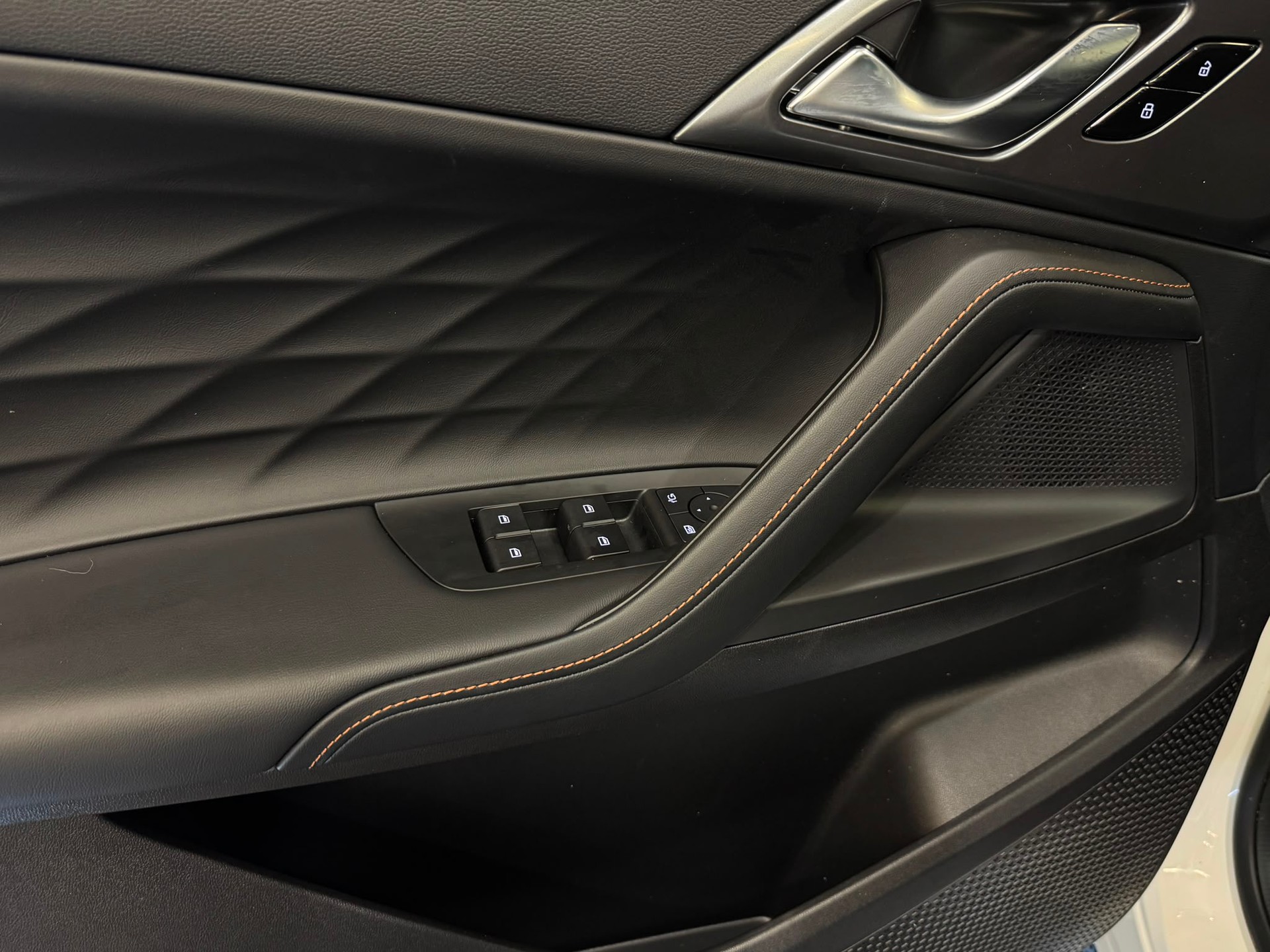 MG HS 1.5 T PHEV Luxury-image-14